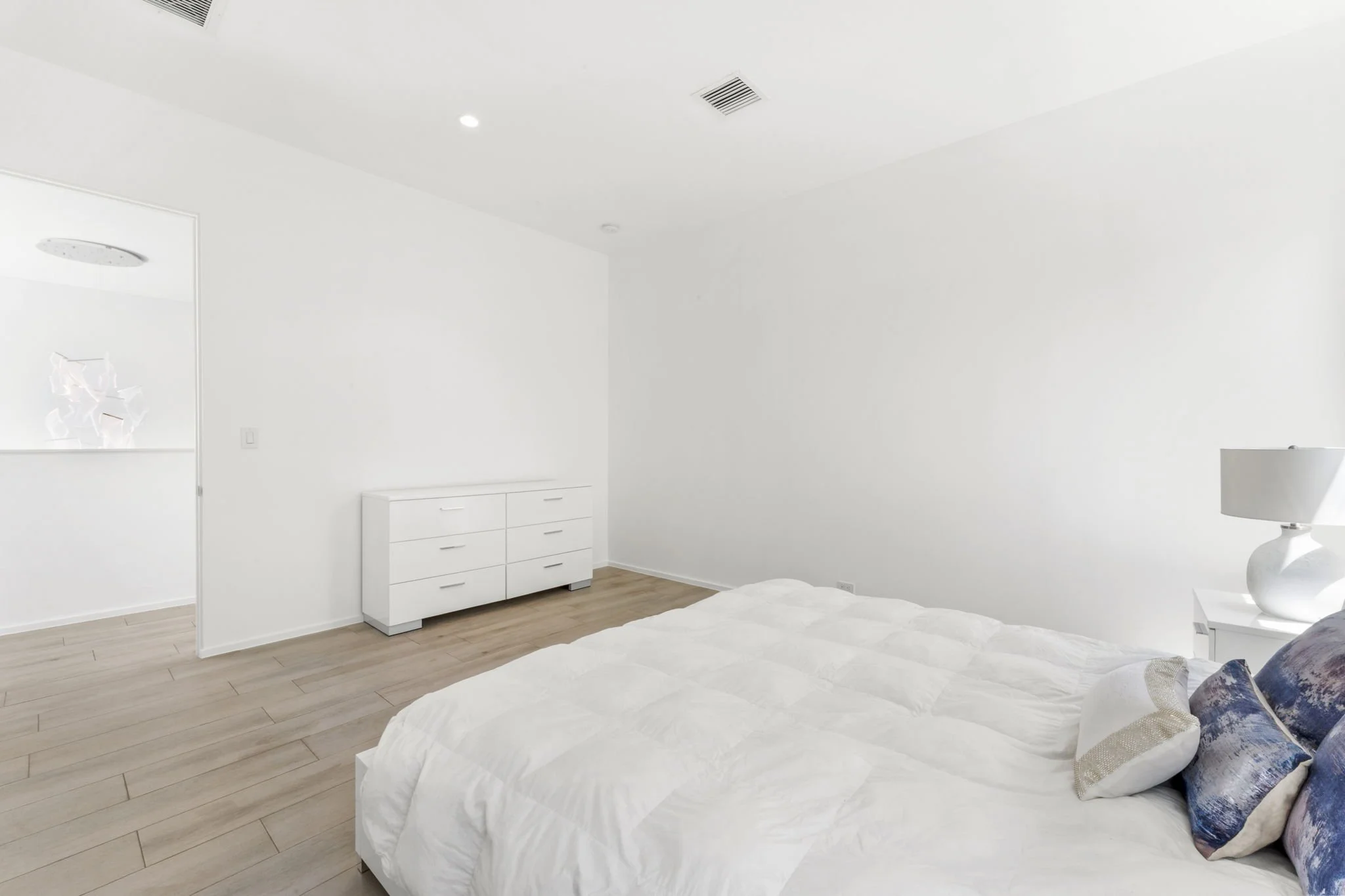 60-web-or-mls-4232-w-tradewinds-ave.jpg