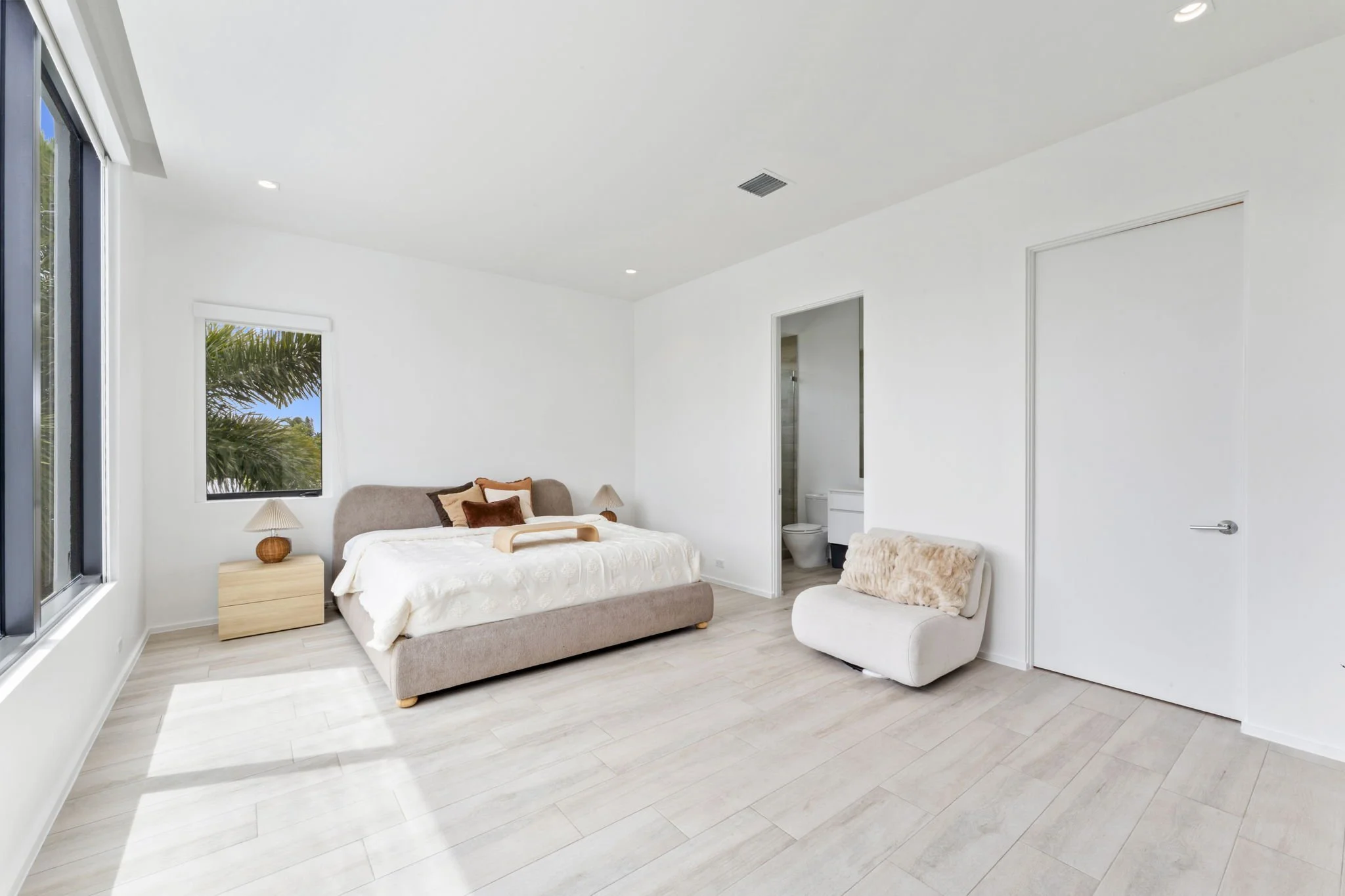 33-web-or-mls-4232-w-tradewinds-ave.jpg