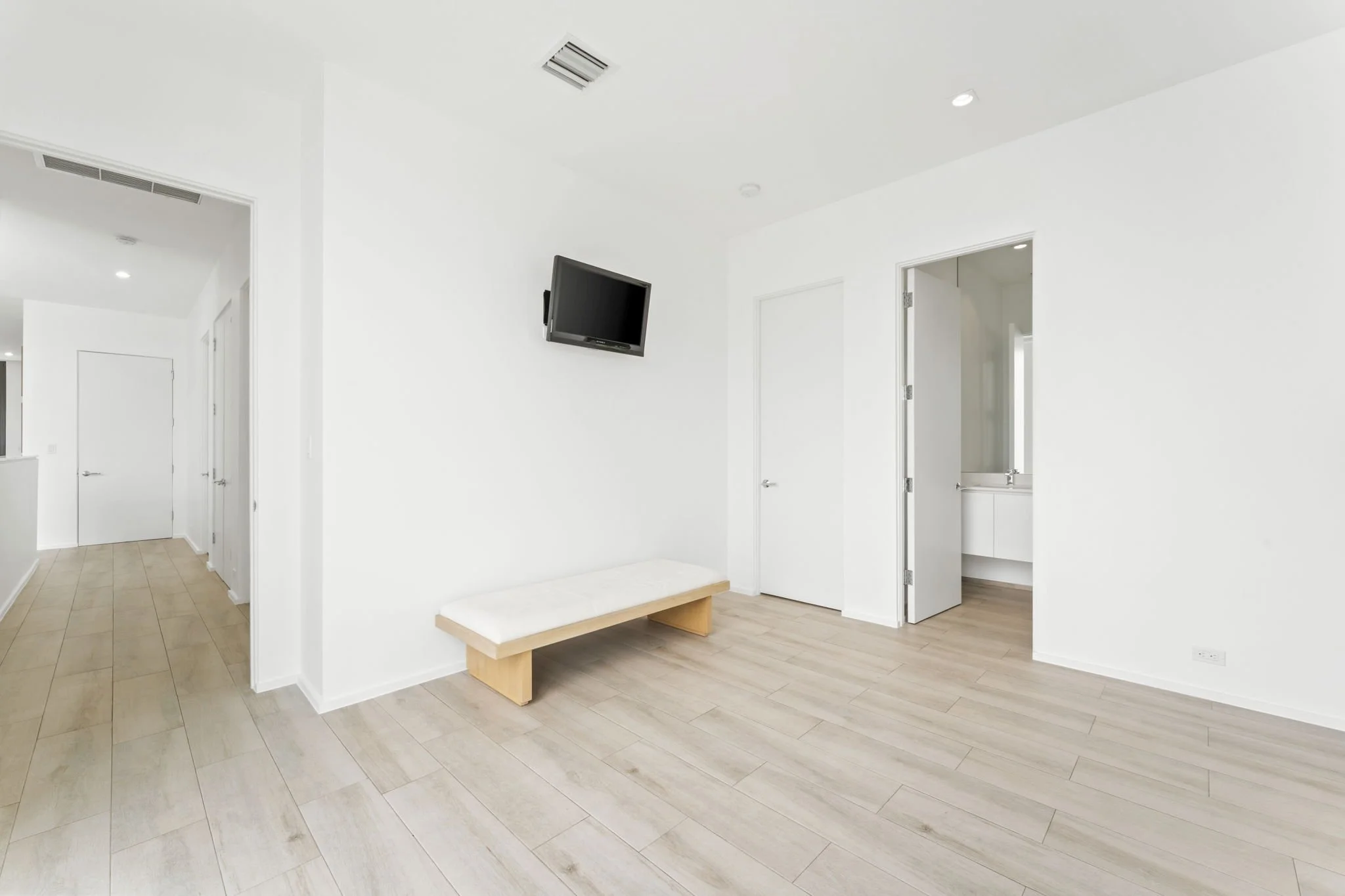 26-web-or-mls-4232-w-tradewinds-ave.jpg