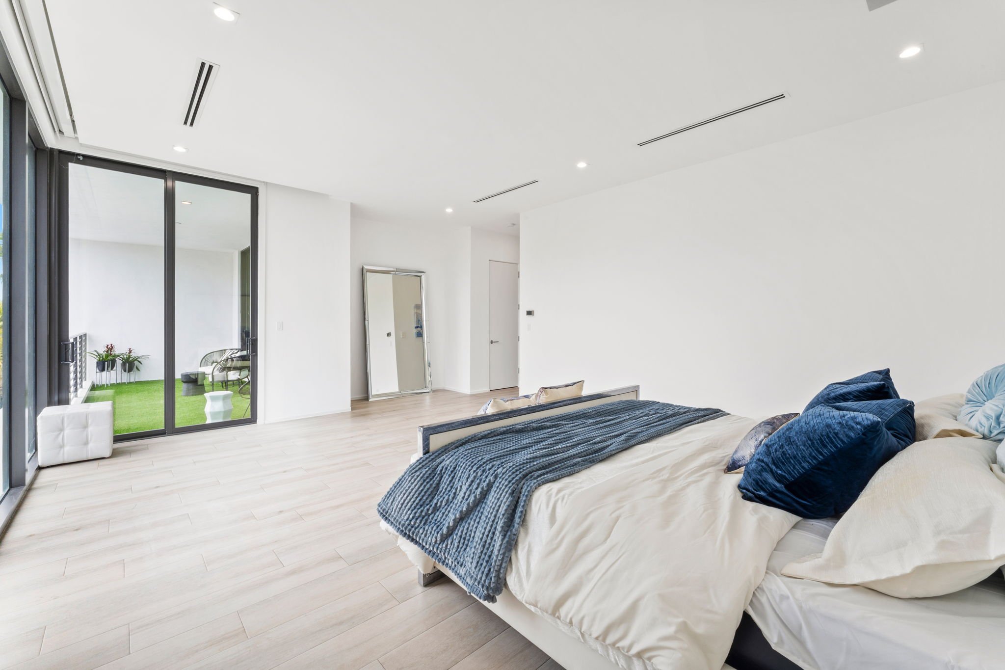 42-web-or-mls-4232-w-tradewinds-ave.jpg