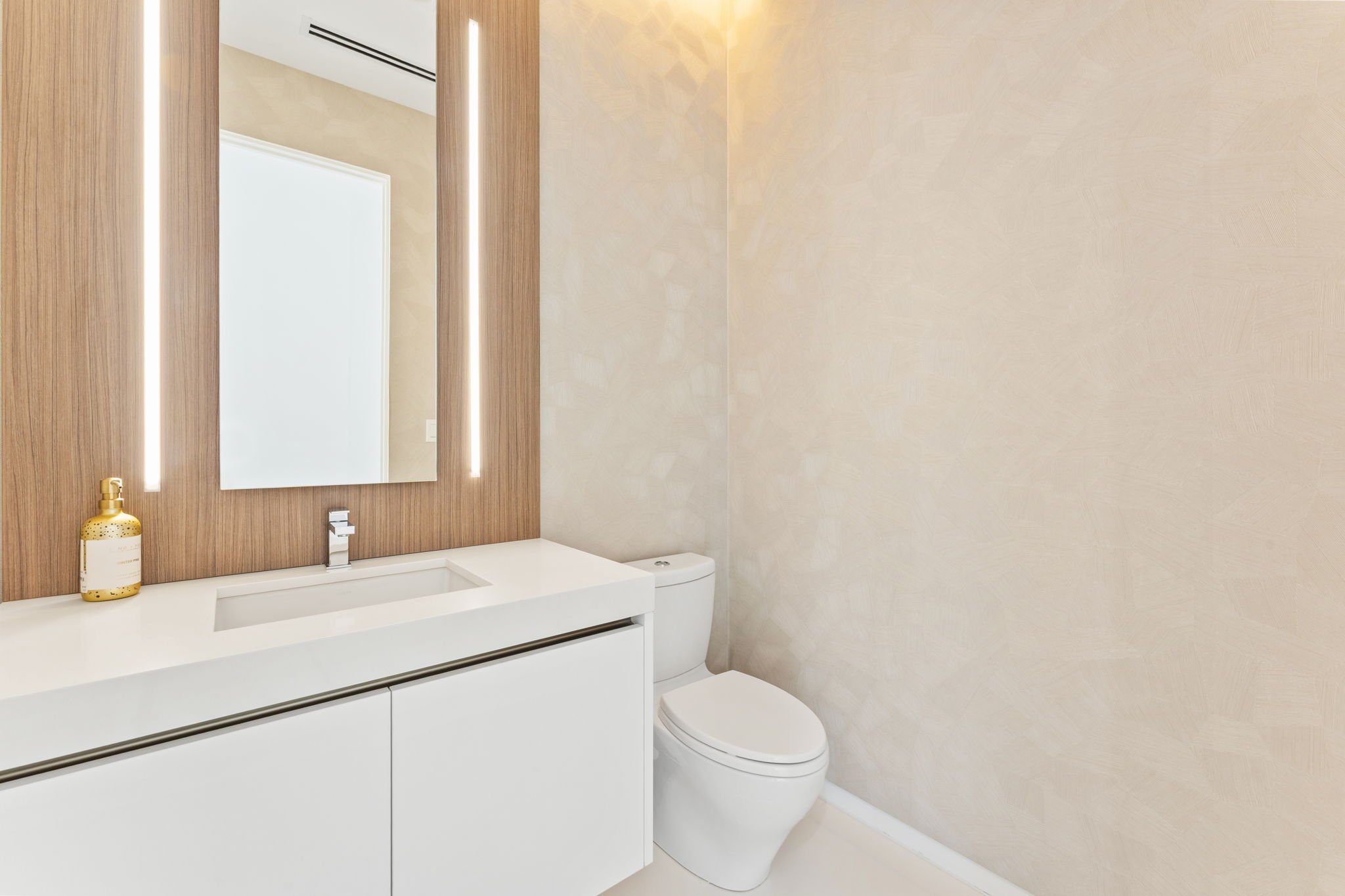 49-web-or-mls-4232-w-tradewinds-ave.jpg