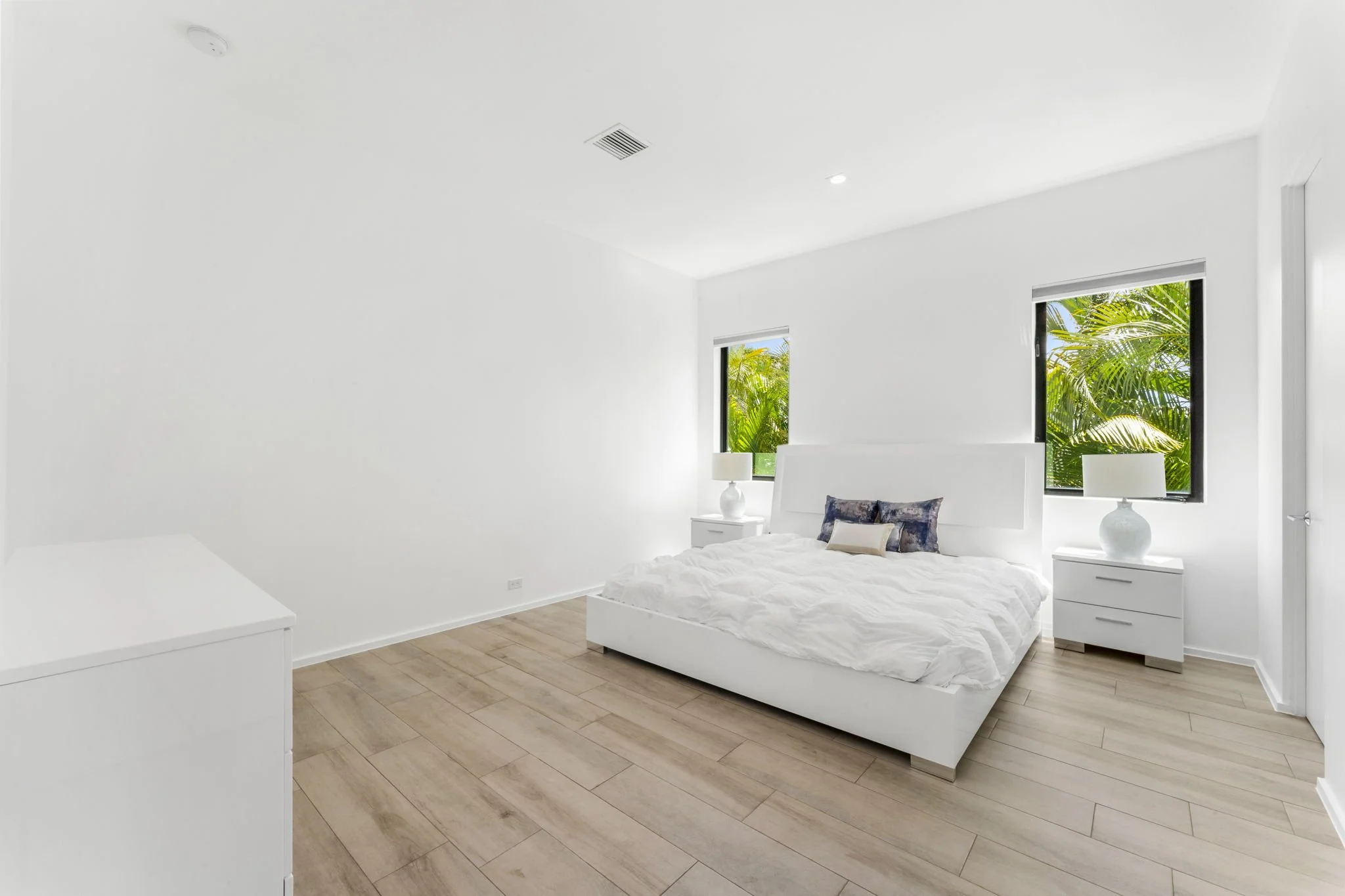 58-web-or-mls-4232-w-tradewinds-ave.jpg