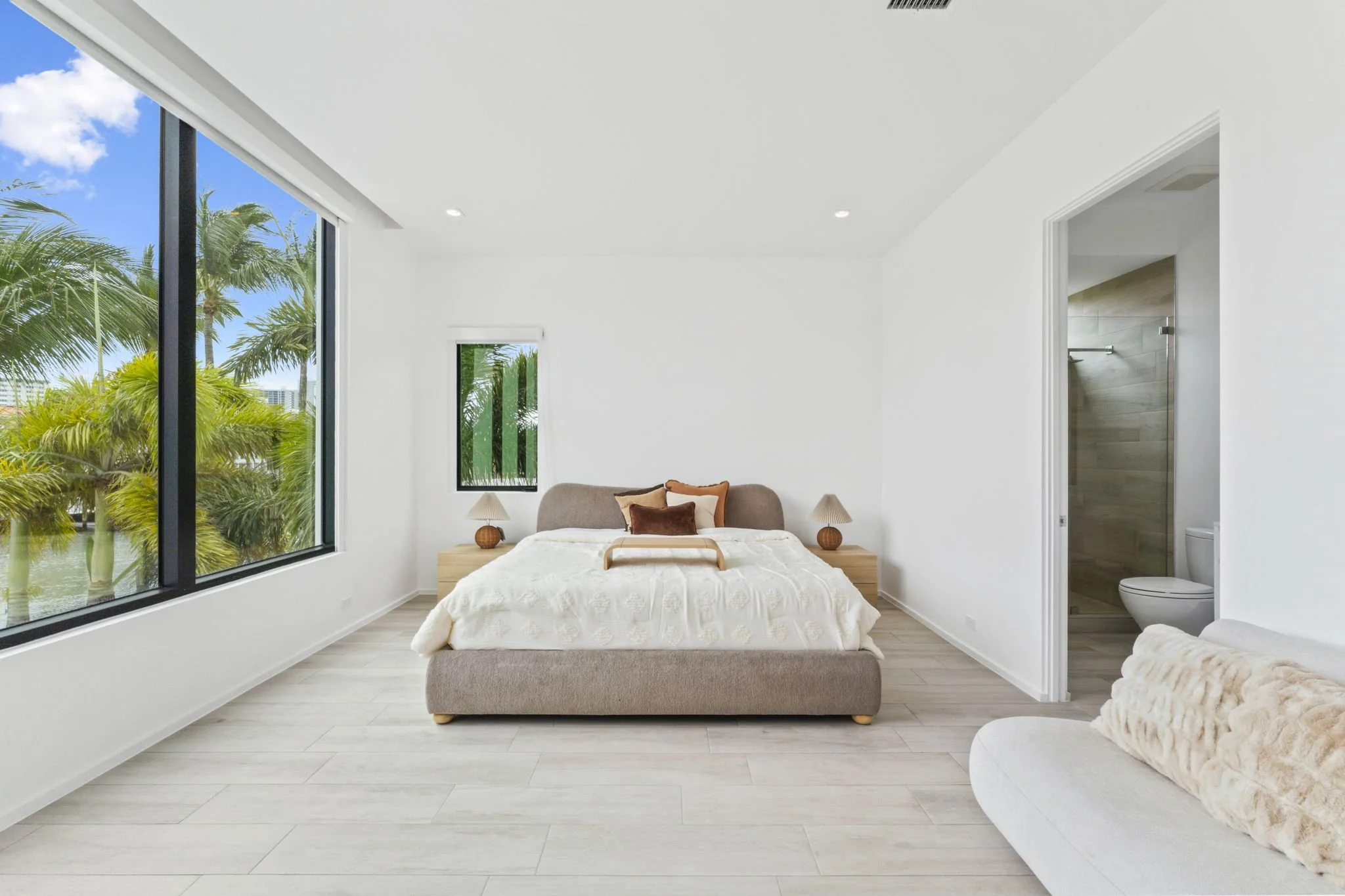 35-web-or-mls-4232-w-tradewinds-ave.jpg
