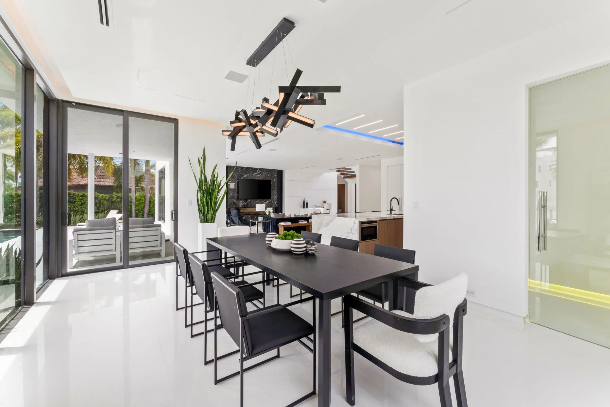 12-web-or-mls-4232-w-tradewinds-ave.jpg