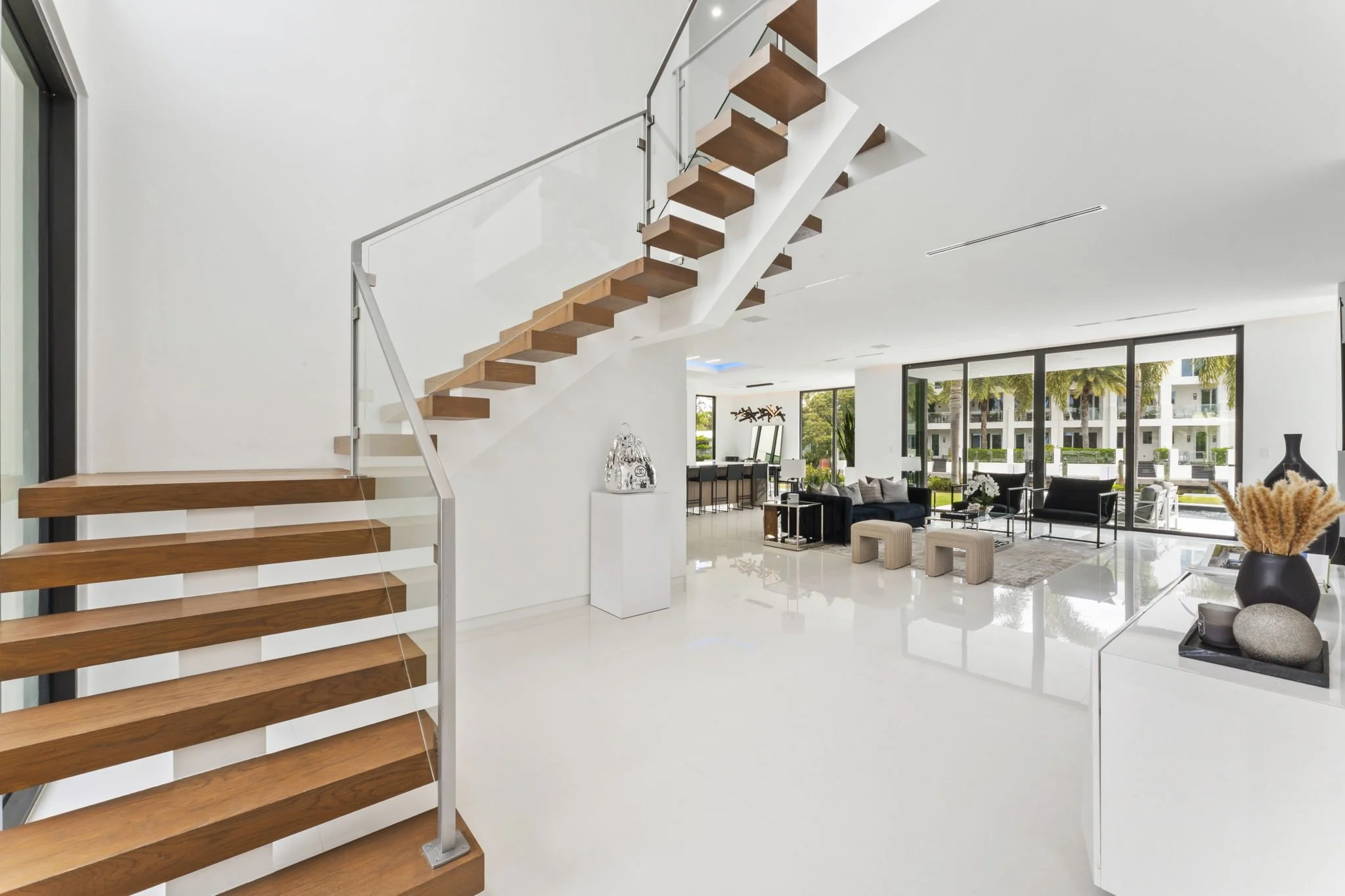 7-web-or-mls-4232-w-tradewinds-ave.jpg