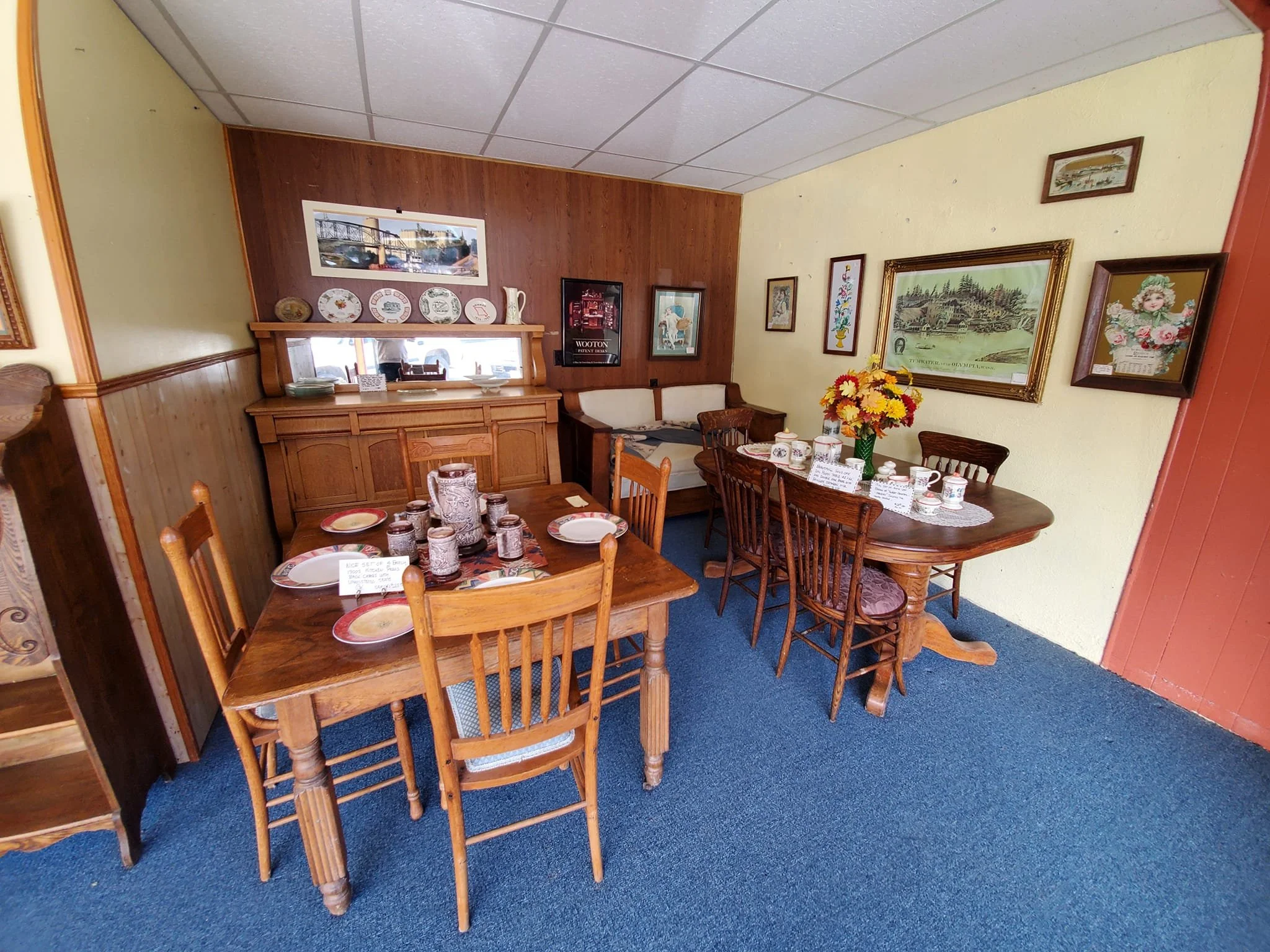 River City Antiques in Glasgow, Missouri