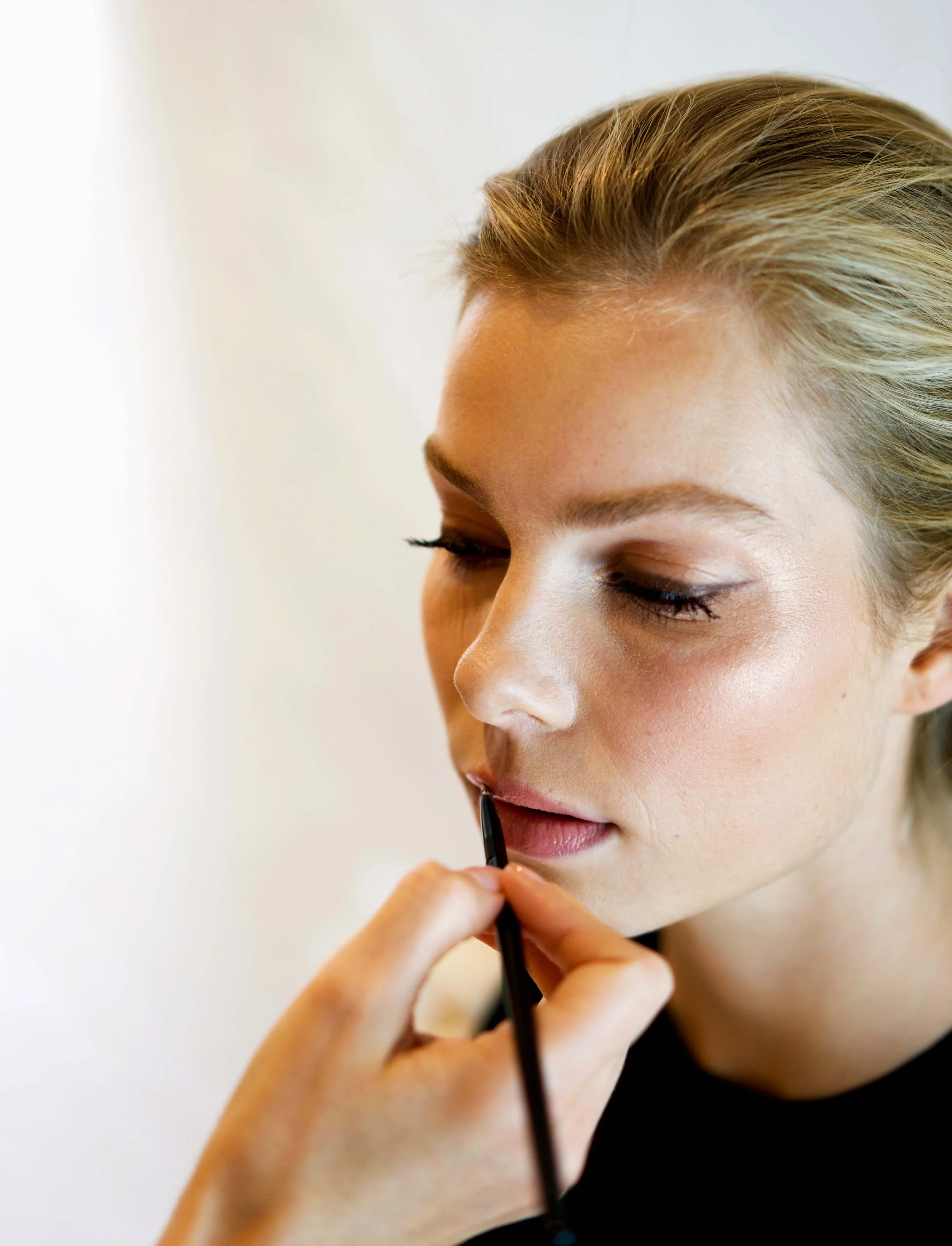 Photography and art direction, SMUK content day. A luxury hair and lifestyle studio in Belgravia, shot with a close, editorial eye. Skin-first beauty, natural light, and the unhurried intimacy of the makeup chair.