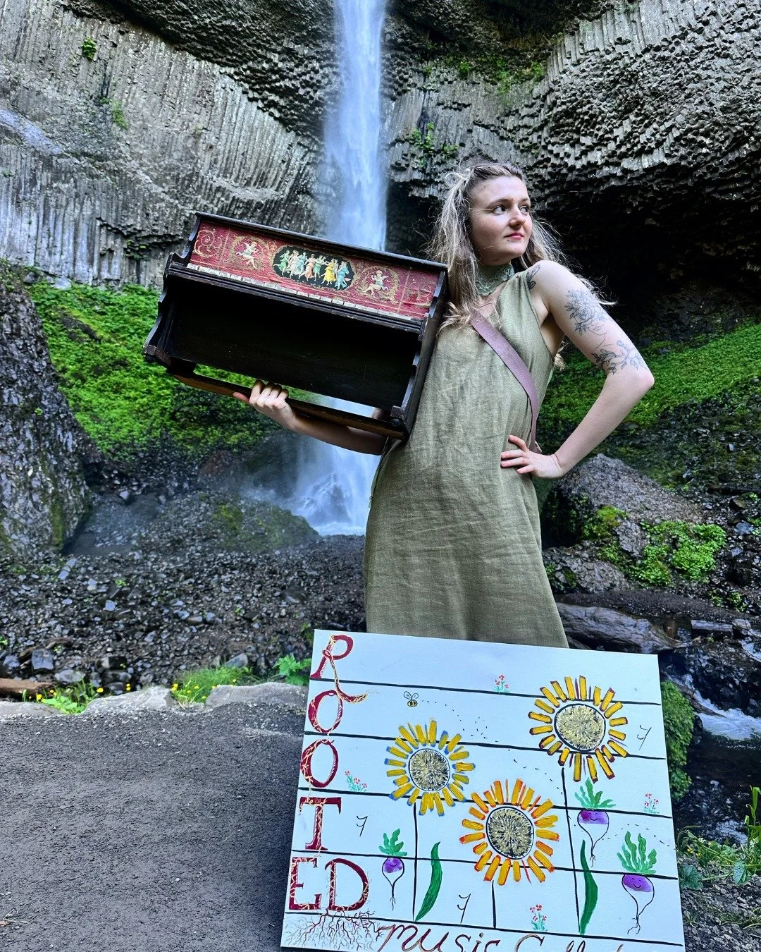 🐌🌼 Lissa is a pianist, vocalist, musicologist, theorist, arranger, composer, music director, and teaching artist with multi-instrumentalist skills (including but hopefully not limited to hand &amp; mallet percussion, guitar, ukulele, mandolin, clar