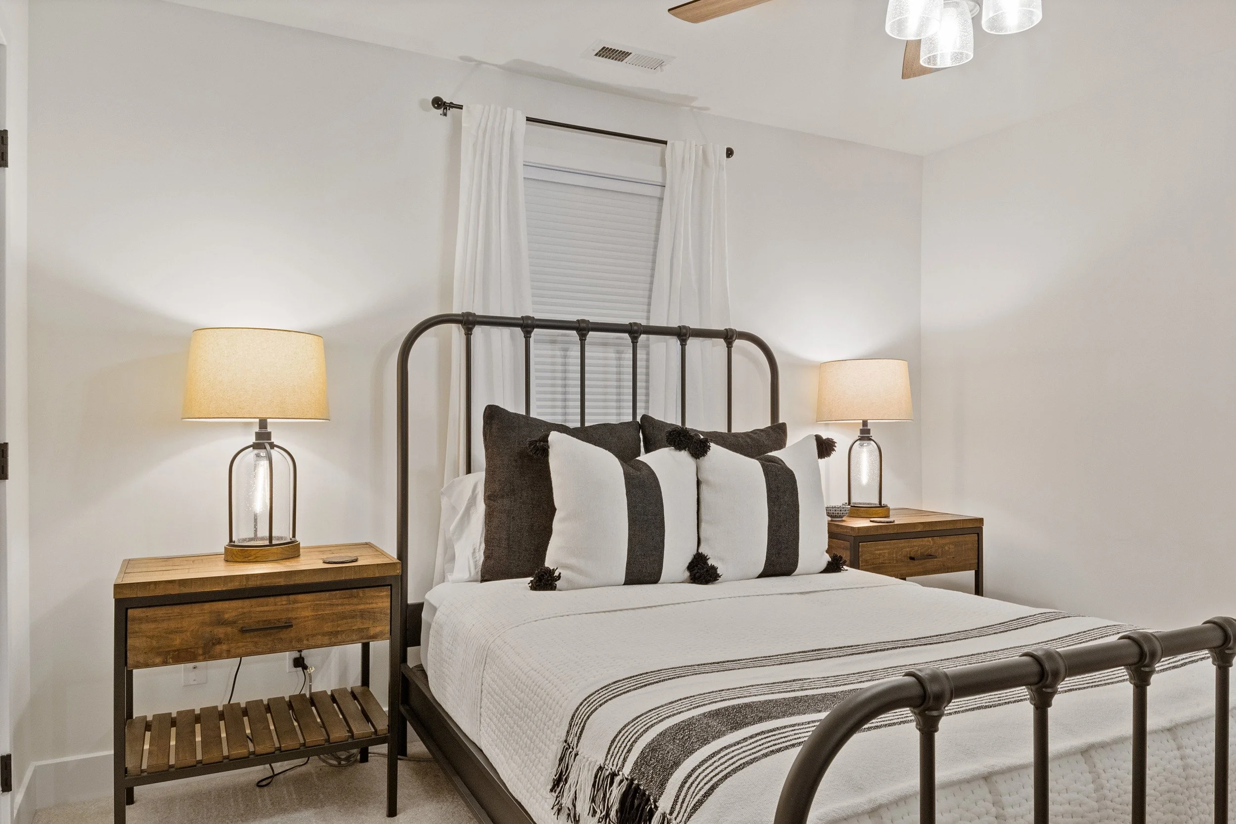 Guest bedroom with 2 closets.jpg