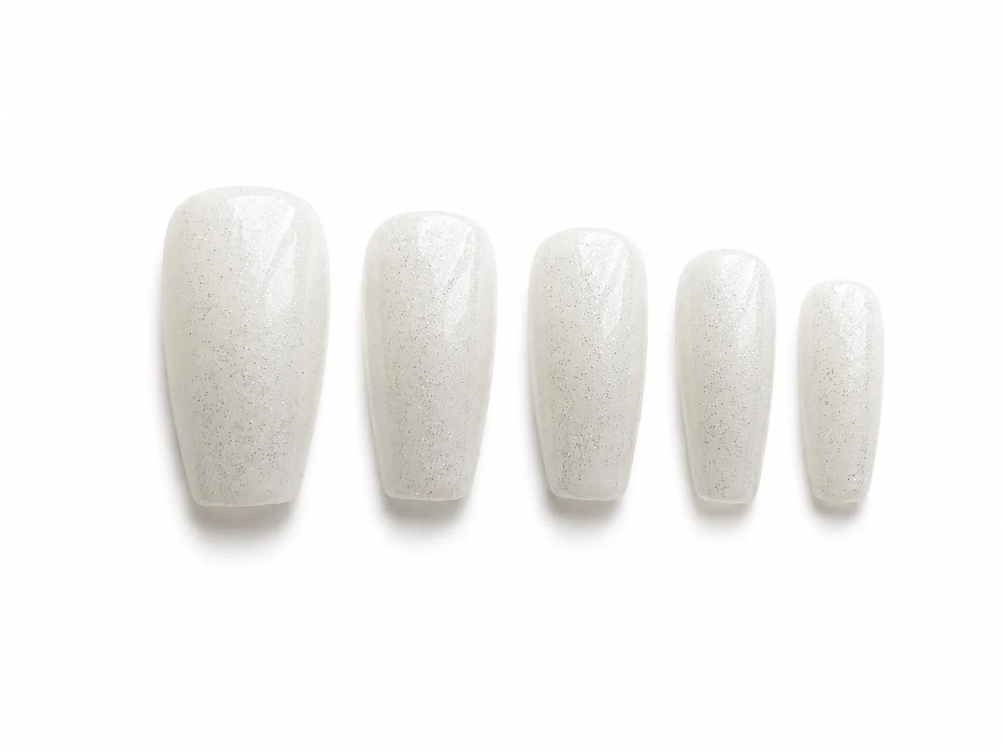 neige scintillante press on nails.jpeg