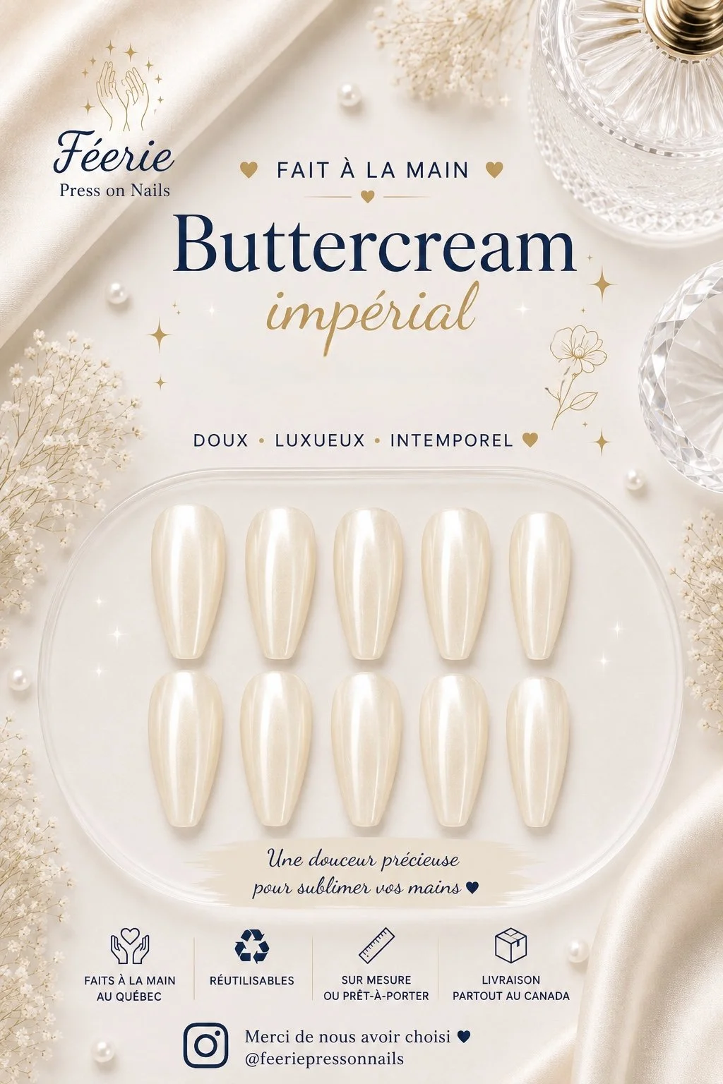 Ensemble de faux ongles de couleur crème, présentation de produits pour la manucure faits à la main. Texte en français et en anglais avec des détails sur la fabrication, la réutilisation, la personnalisation, la livraison, et un logo de marque.