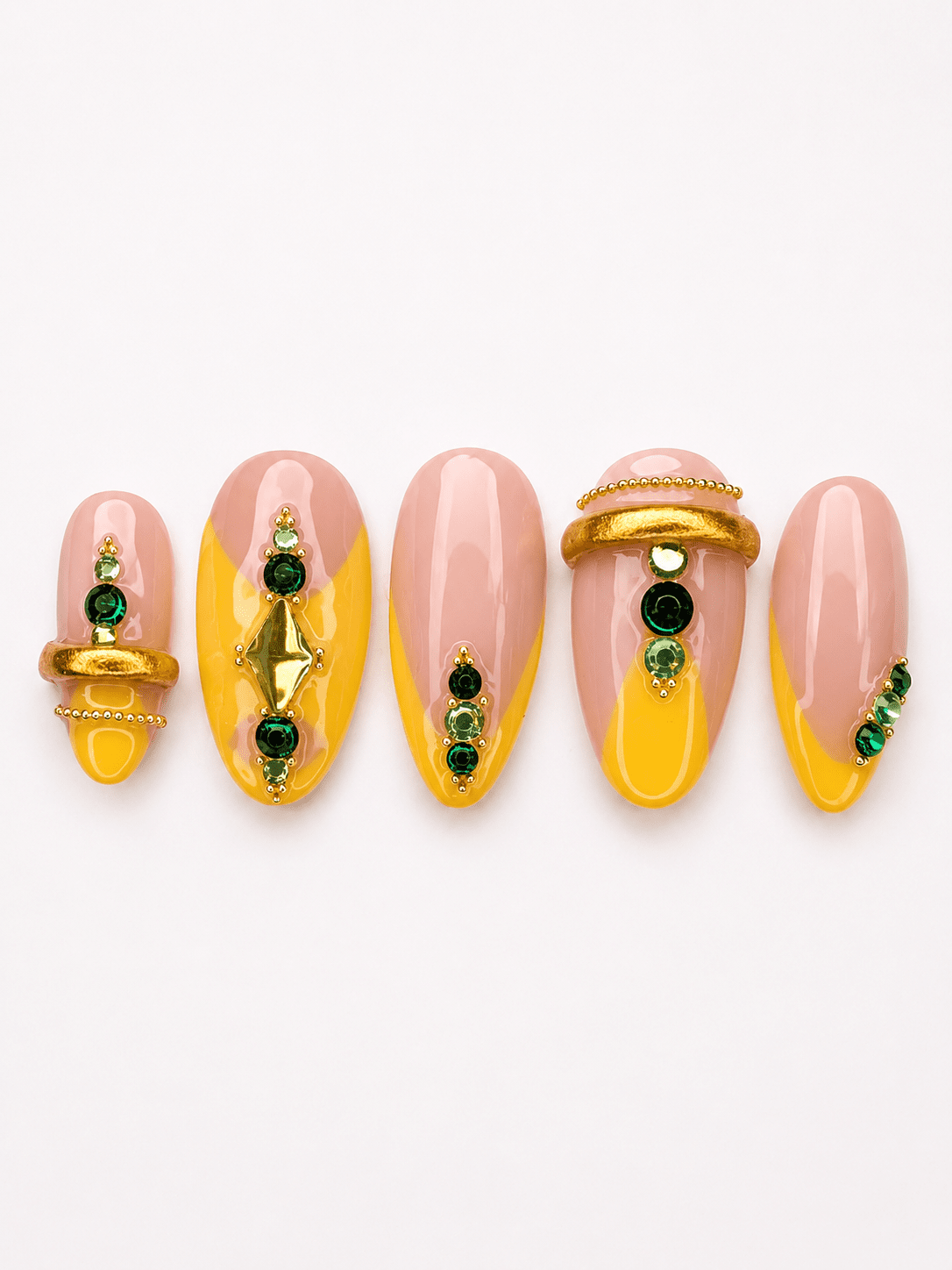 horizon doré press on nails.png.webp