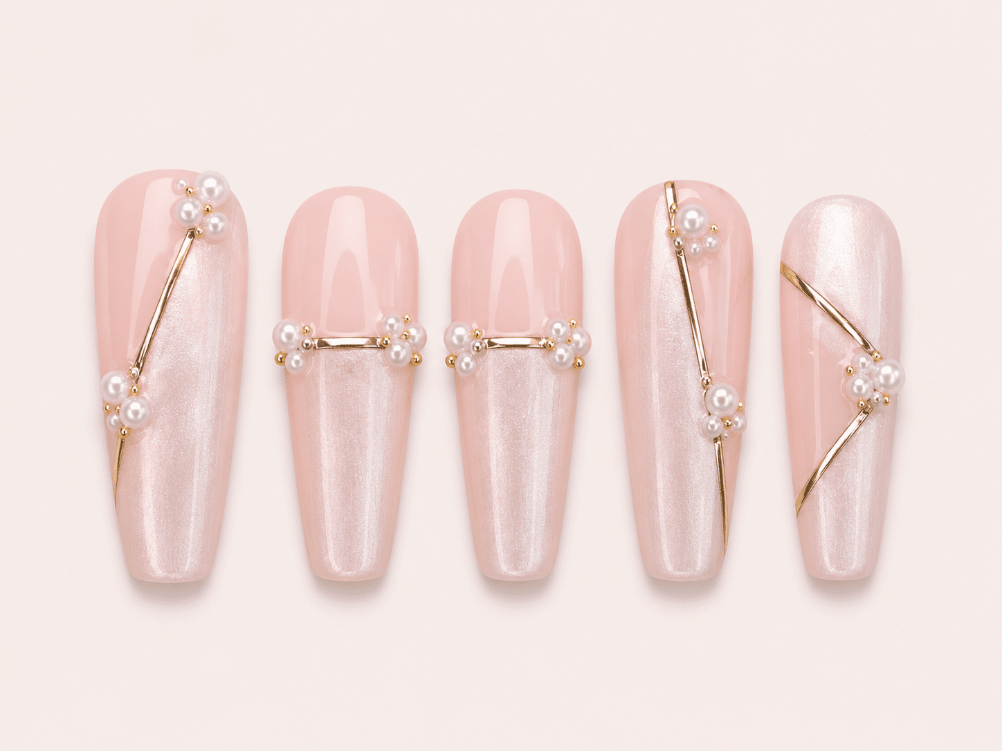 Perle satinée press on nails.png.webp