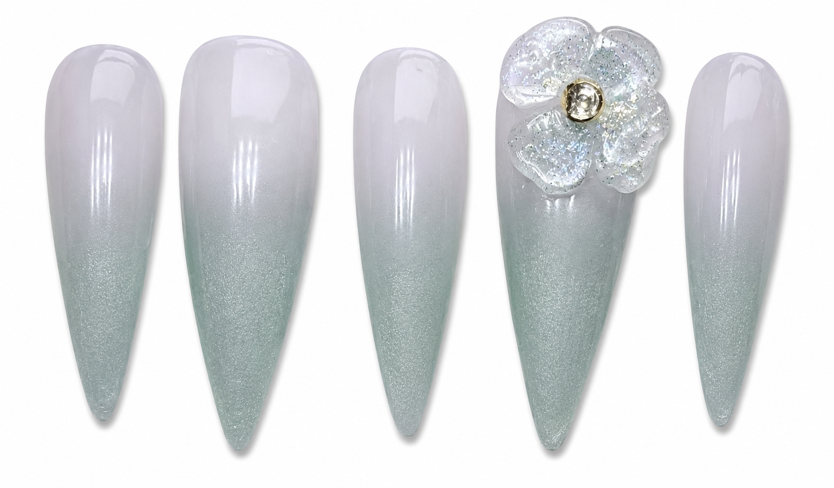 fleur de givre press on nails.png.webp