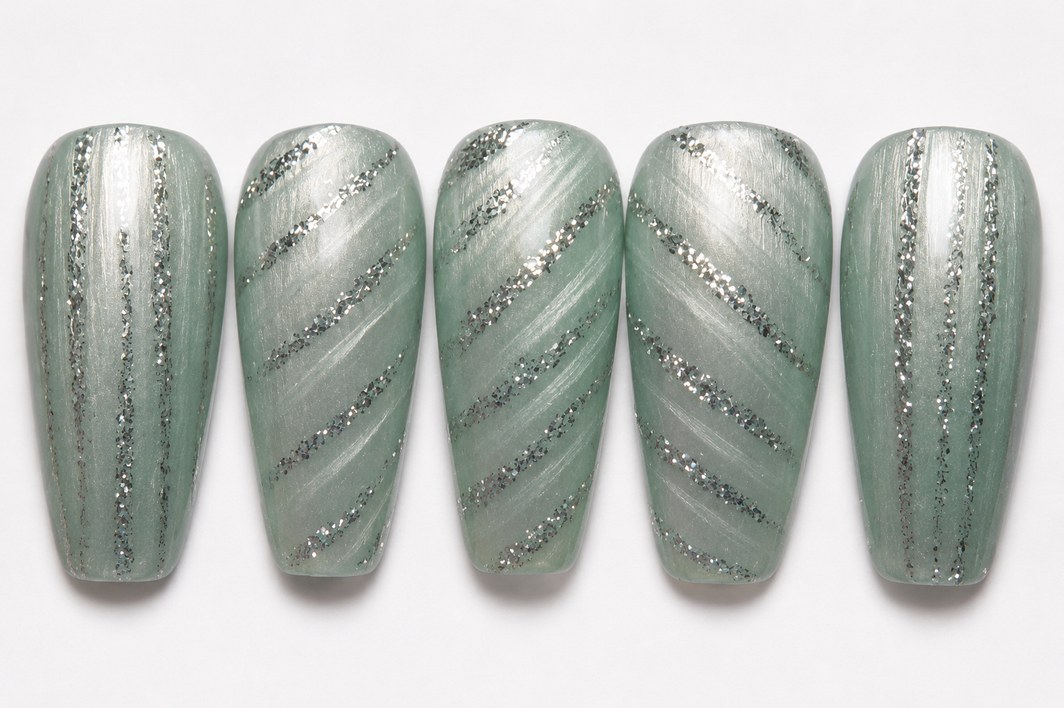 éclat marin press on nails.png.webp