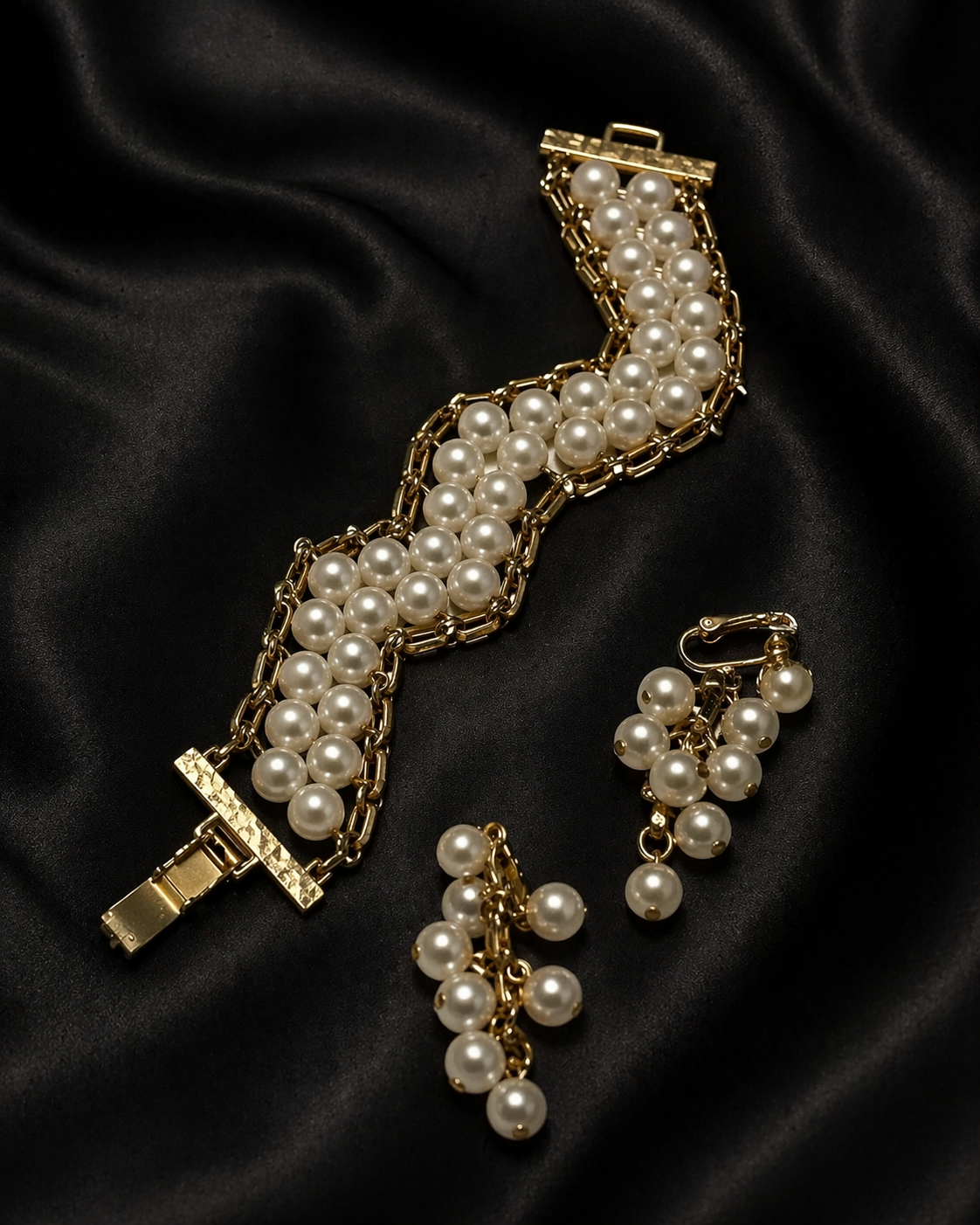 Vintage Sarah Coventry Bracelet and Earrings Set in Goldtone and faux pearl