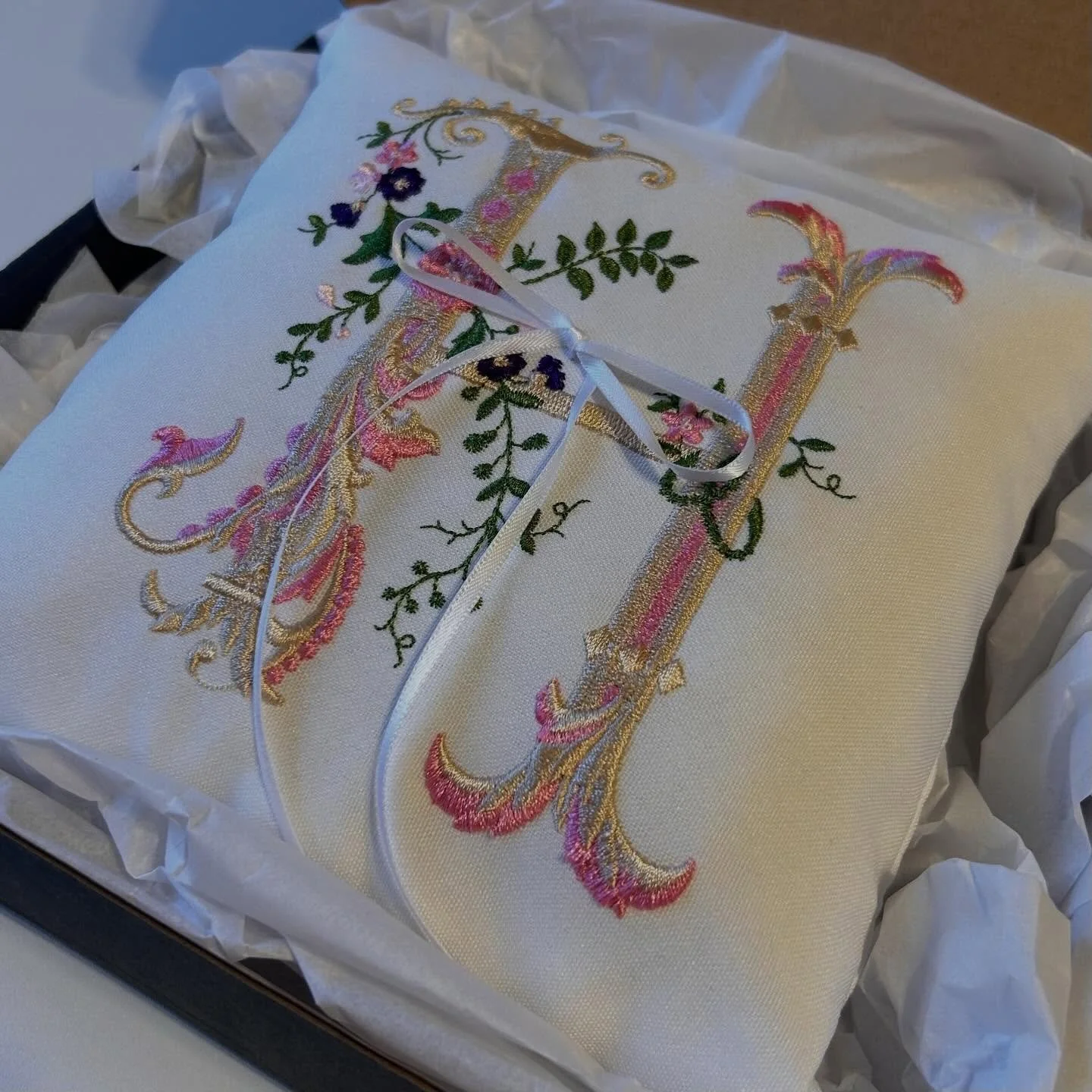 Wedding decor ✨🥂 a custom embroidered monogram ring bearer pillow 🩷💜 we loved this color combination #embroidery #wedding #monogram #womenowned #supportsmallbusiness