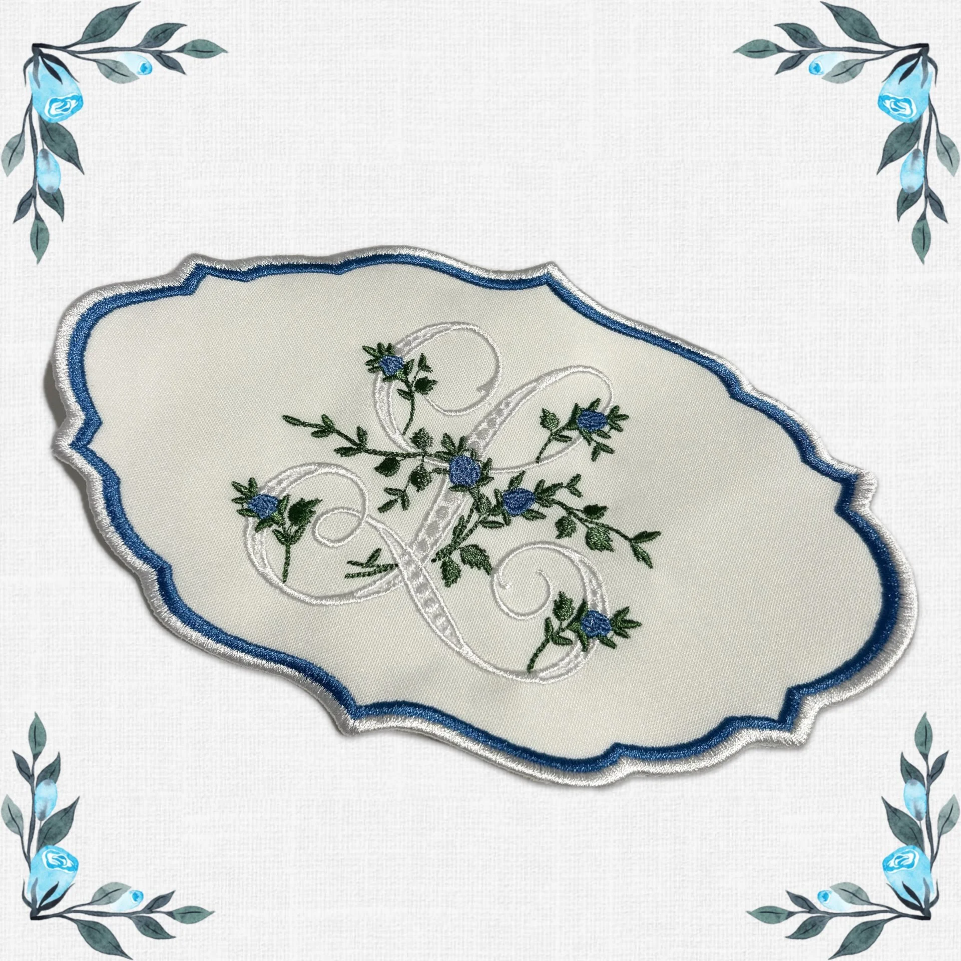 A little something blue 💙✨ A beautiful bouquet wrap personalized with an &ldquo;L&rdquo; monogram, embroidered in white thread and finished with delicate bridal blue florals. The perfect personal touch for a bouquet 💐

Create your own personalized 