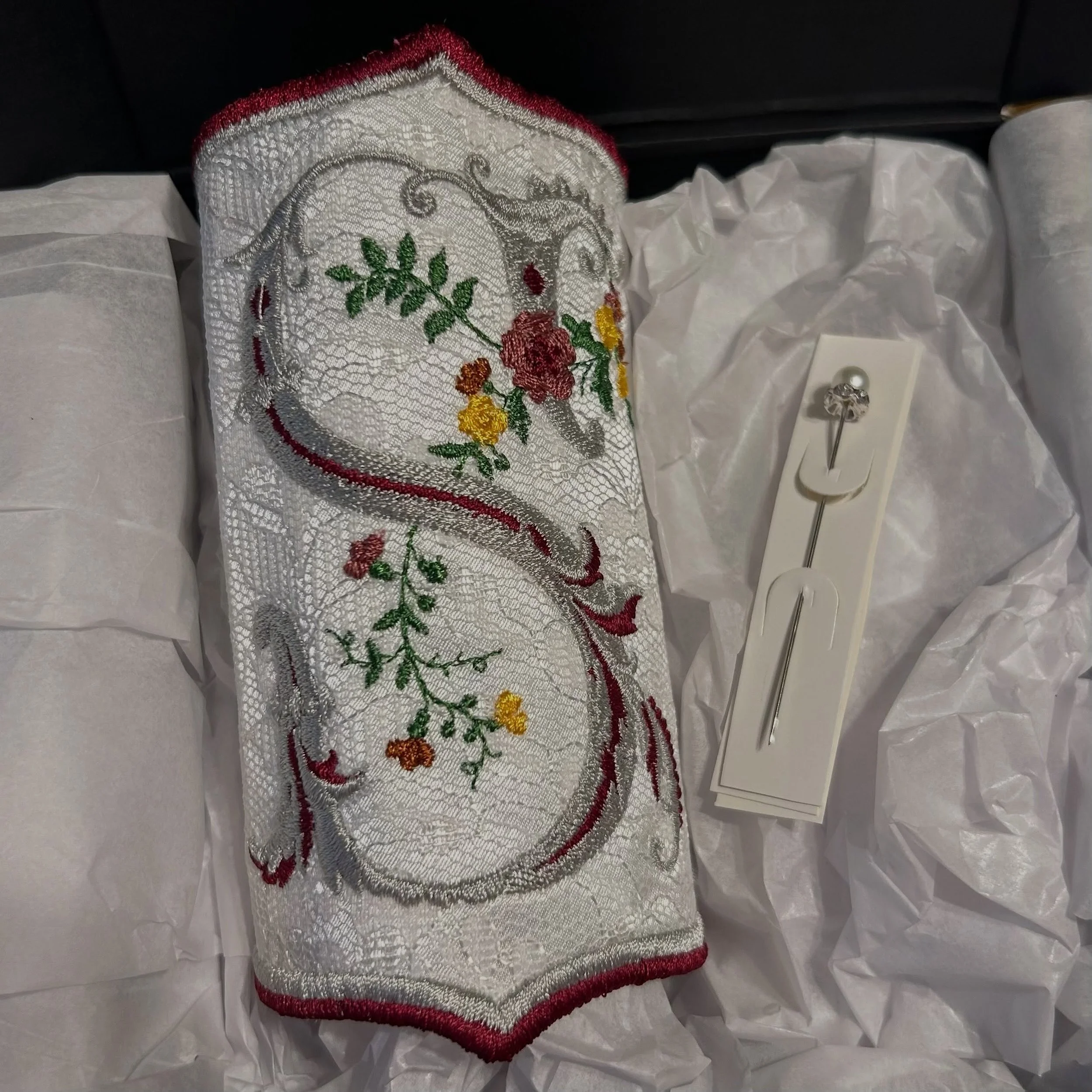 A monogrammed bouquet wrap made just for your special day 🤍 Delicate florals, lace, and custom embroidery come together to create a beautiful keepsake you&rsquo;ll cherish forever 💐 It&rsquo;s the little details that make your wedding day uniquely 
