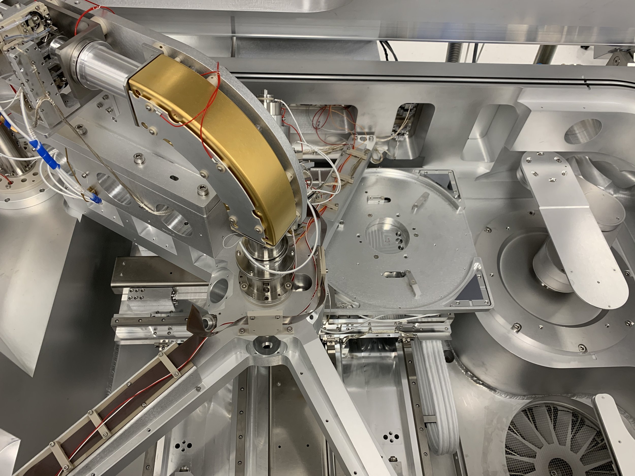 Ultra-High Vacuum Design: Spectroscopy Inspection