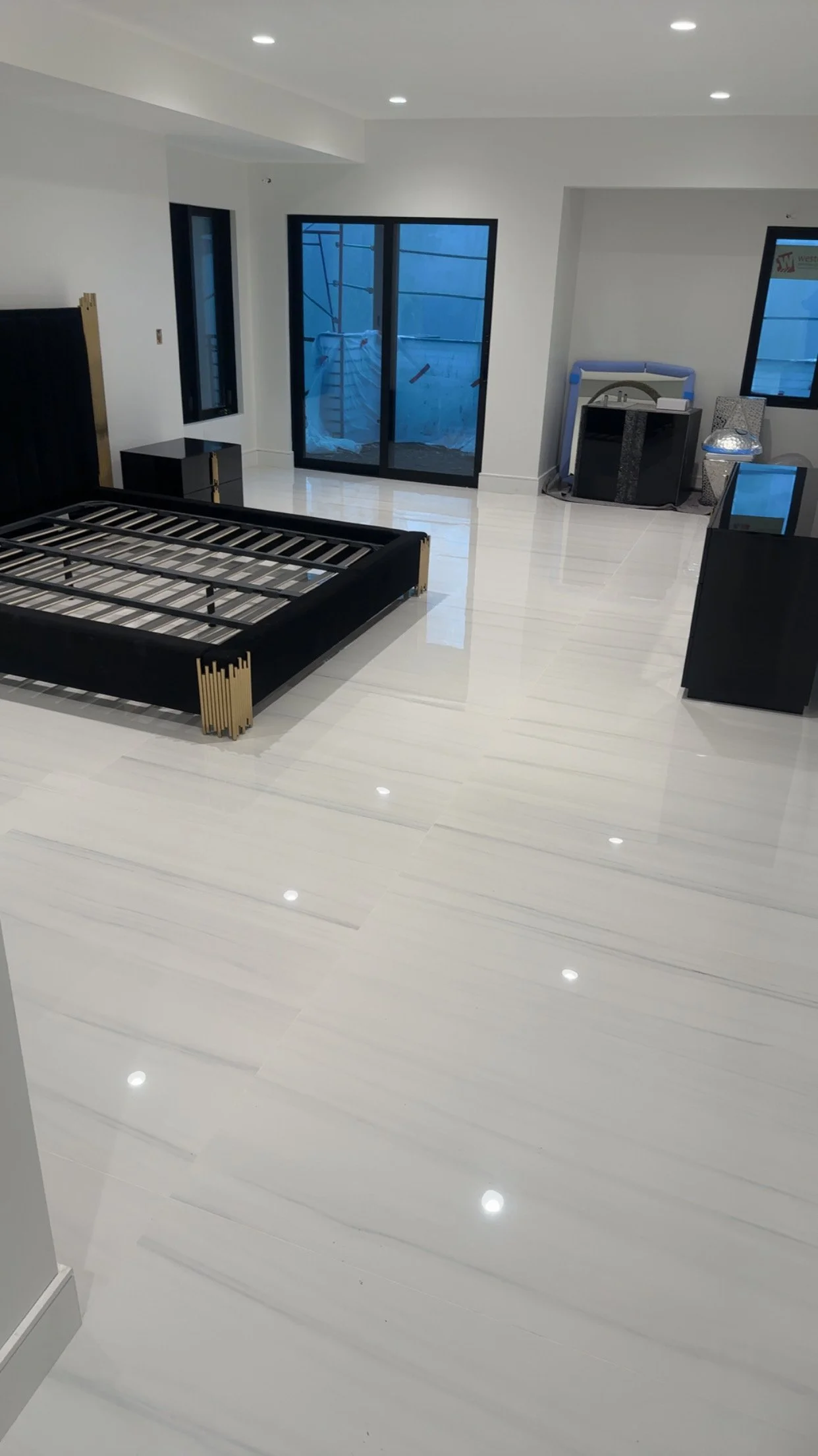 Tile & stone