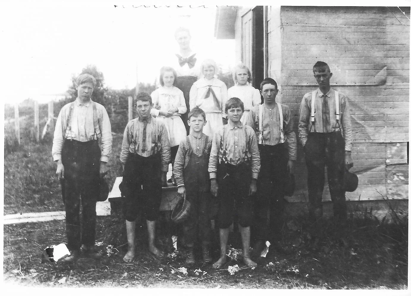 Lake View Class 1916.
Front Row L-R:  Algot Kron, Johnny Wick, Art Kron, Hjalmer Wick, Ed Erickson, August Wick.
​​
Back Row L-R: Ellen Russell, Teacher Dora Kollauf, Lilly Myhre, Helen Hultquist