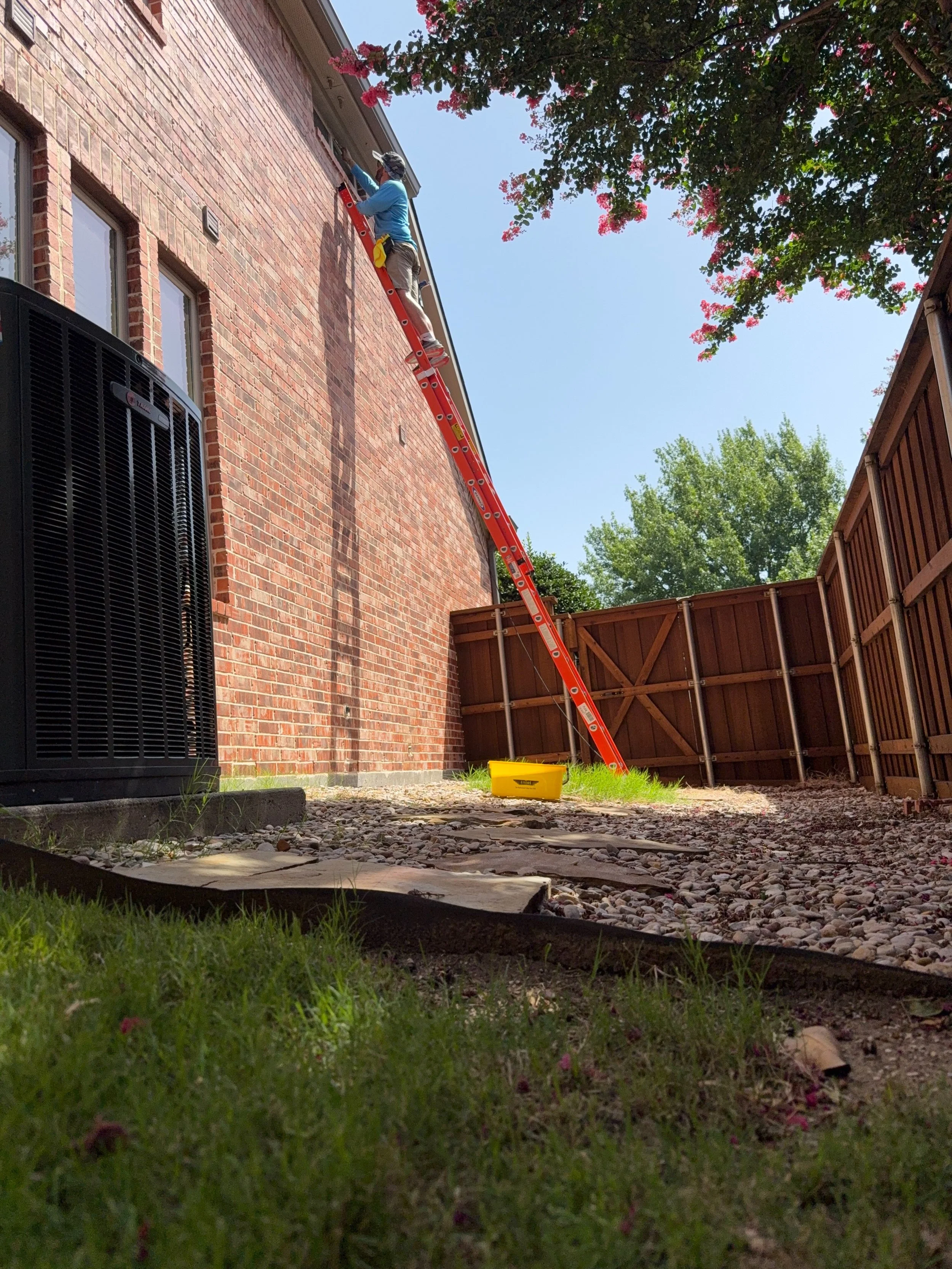 Some windows are a little harder to reach than others&hellip; 😅

Instead of dragging out the ladder and trying to tackle those hard-to-reach windows yourself, let us take care of them for you!

Barnett Exterior Services provides professional window 