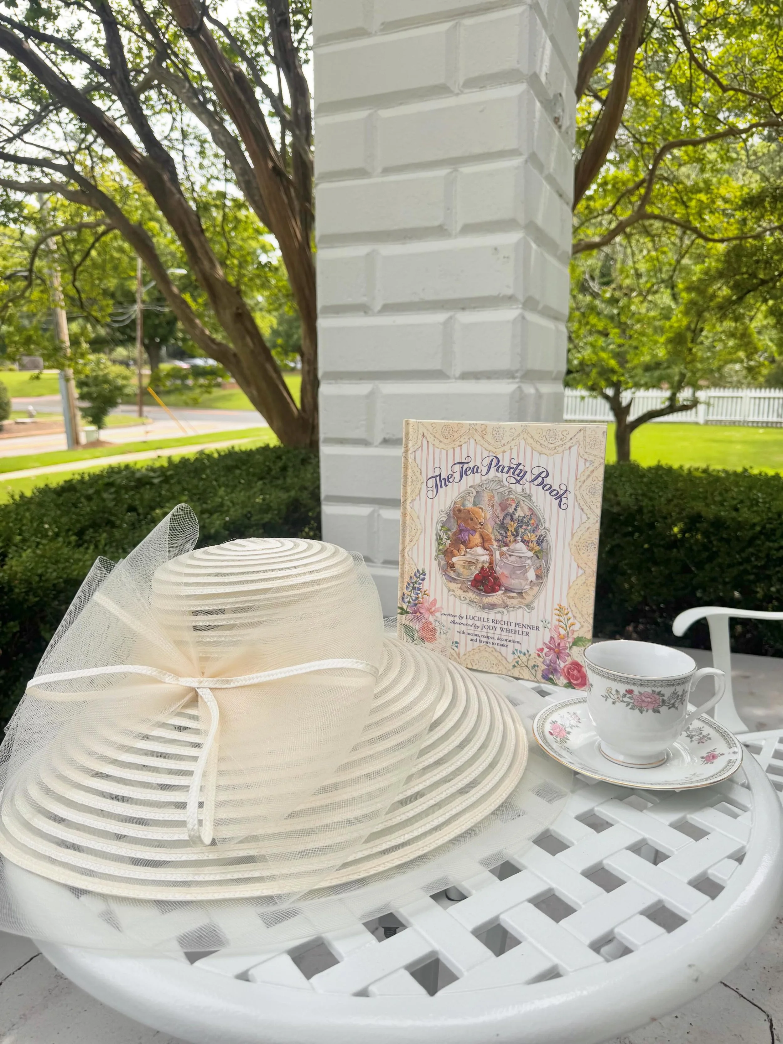 High noon tea for Mom &amp; Me 🤍🫖
Monday, Wednesday, and Friday come to Greystone Tea House from 10am-2pm for Mom &amp; Me Tea!