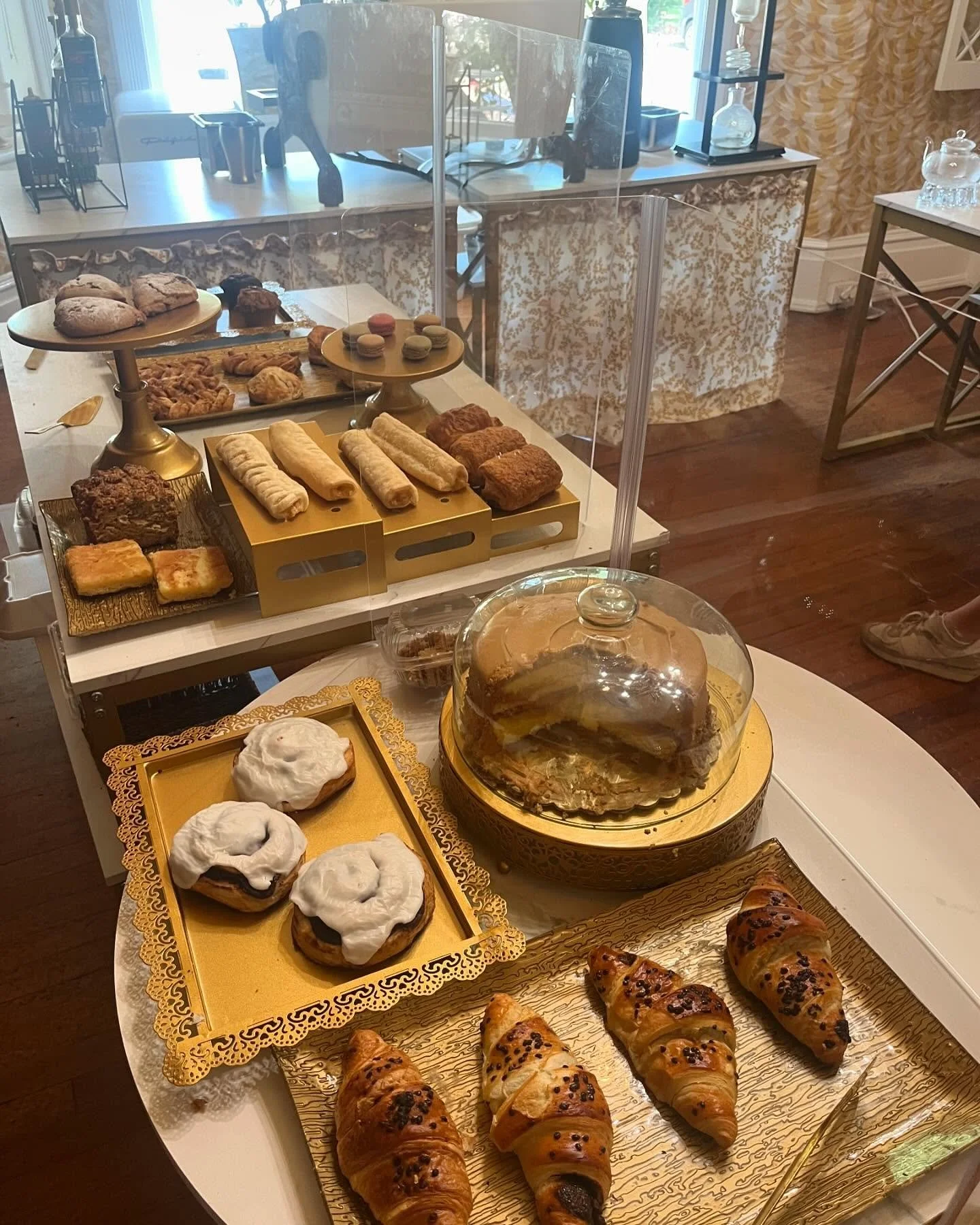 Come grab a latte or Specialty tea with a chocolate croissant, apple or maple puff pastry, Raspberry white chocolate scone, banana nut bread, cinnamon rolls, caramel cake or macaroons!