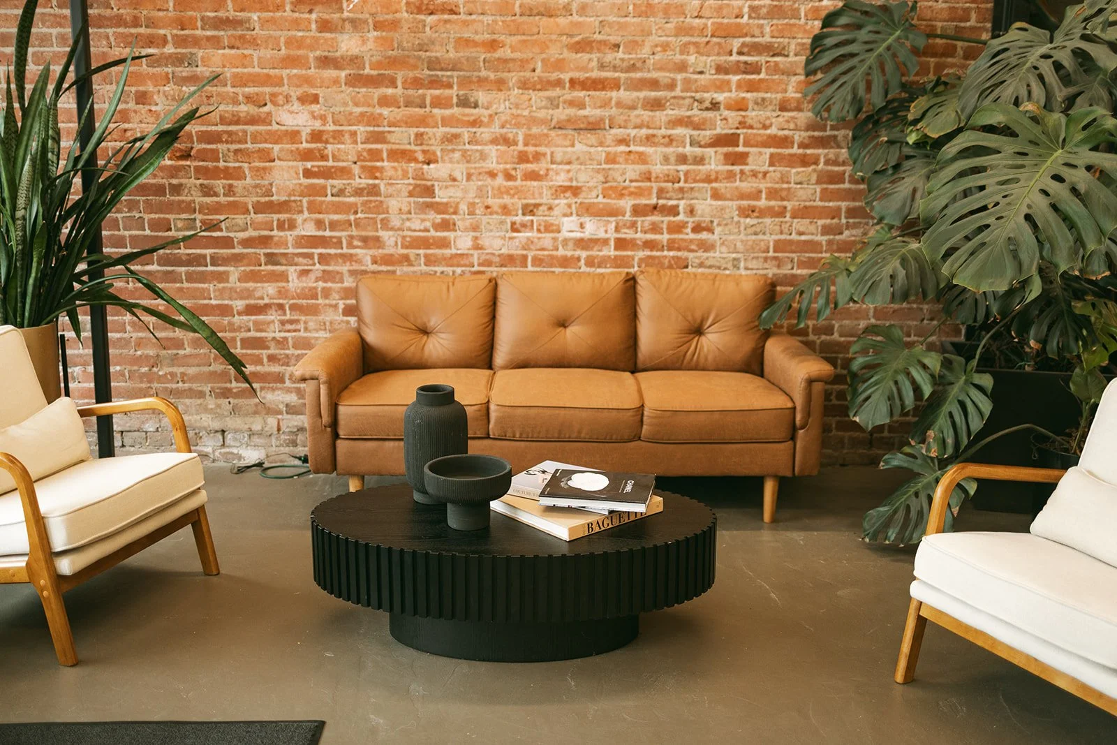 Welcoming modern Salon Lobby by SYMMETRIE  in Downtown Lynden, Washington