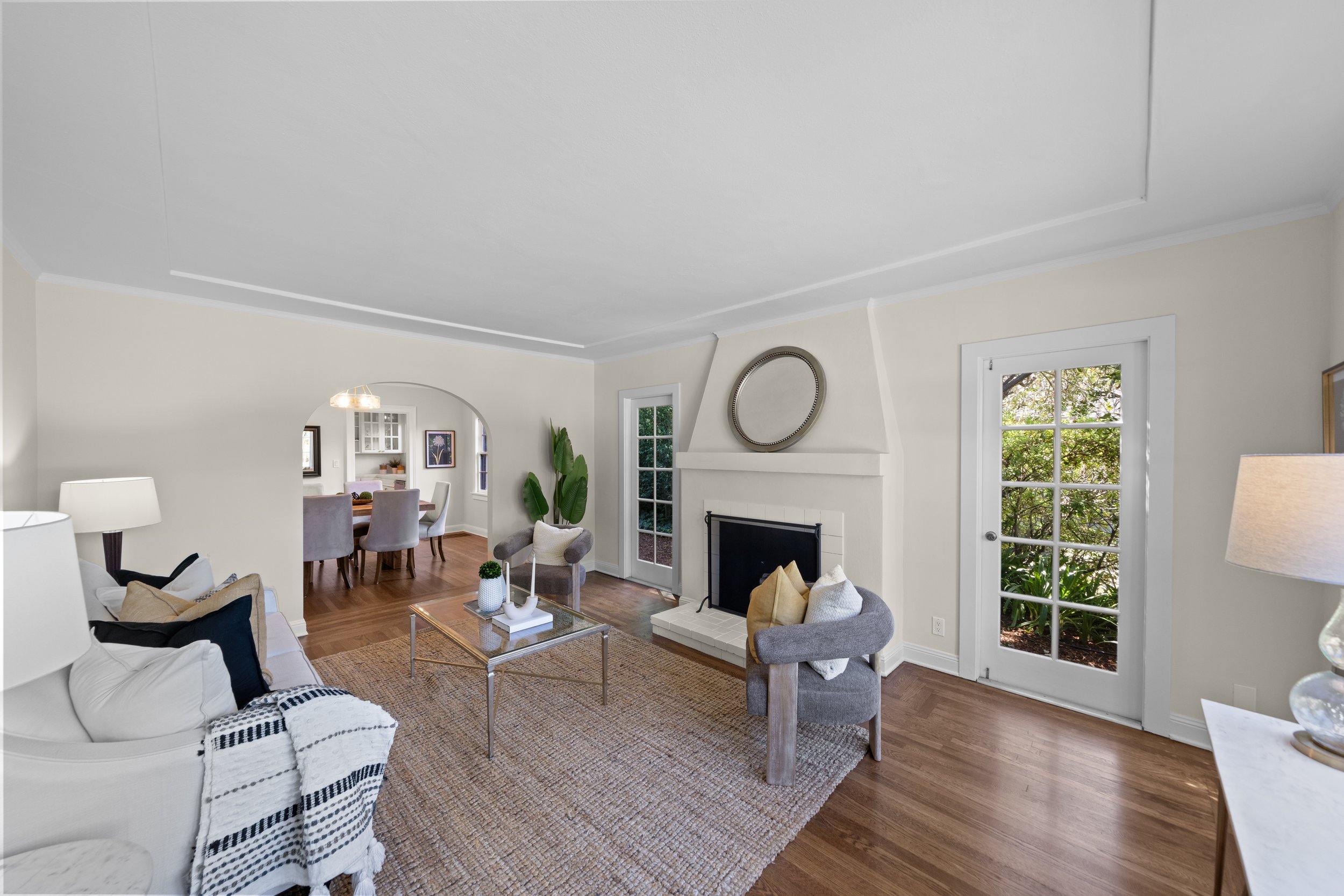 1 2 1677 Mariposa_LivingRoom_1.jpg