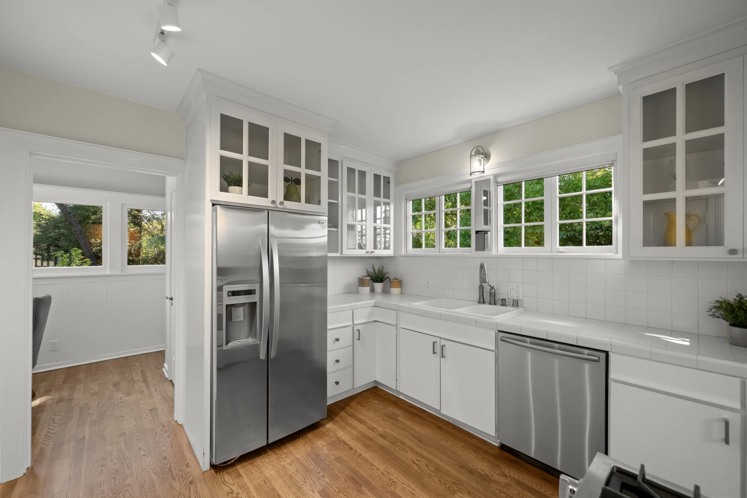 1 4 1677 Mariposa_Kitchen_1.jpg