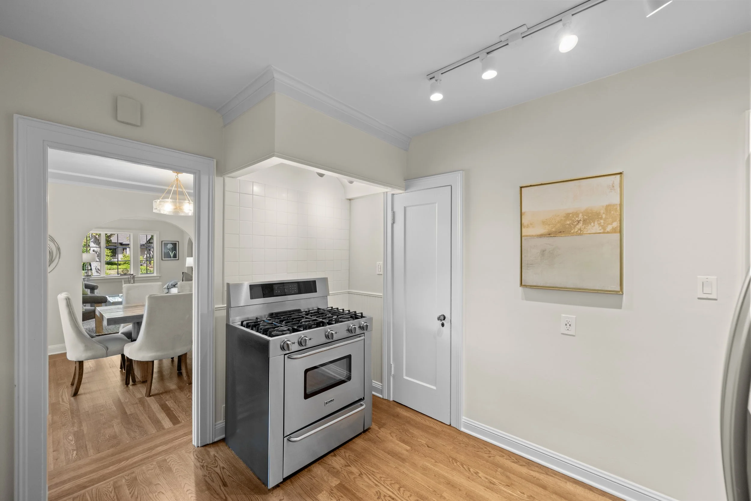 1 4 1677 Mariposa_Kitchen_2.jpg