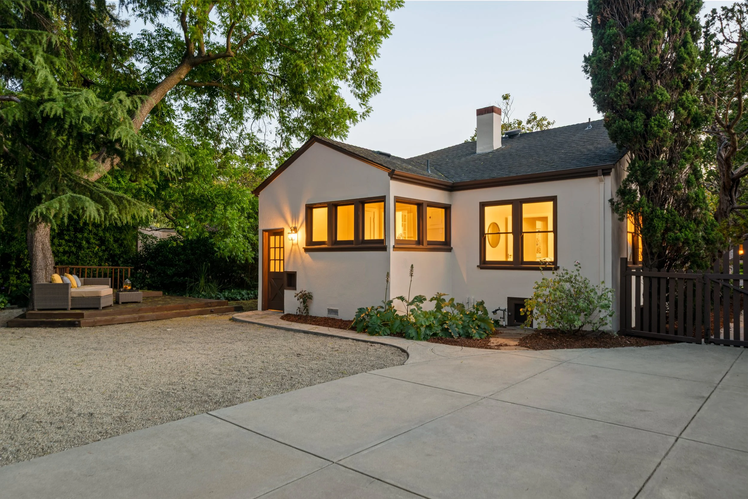 2 1 1 1677 Mariposa_Exterior_Back_1.jpg