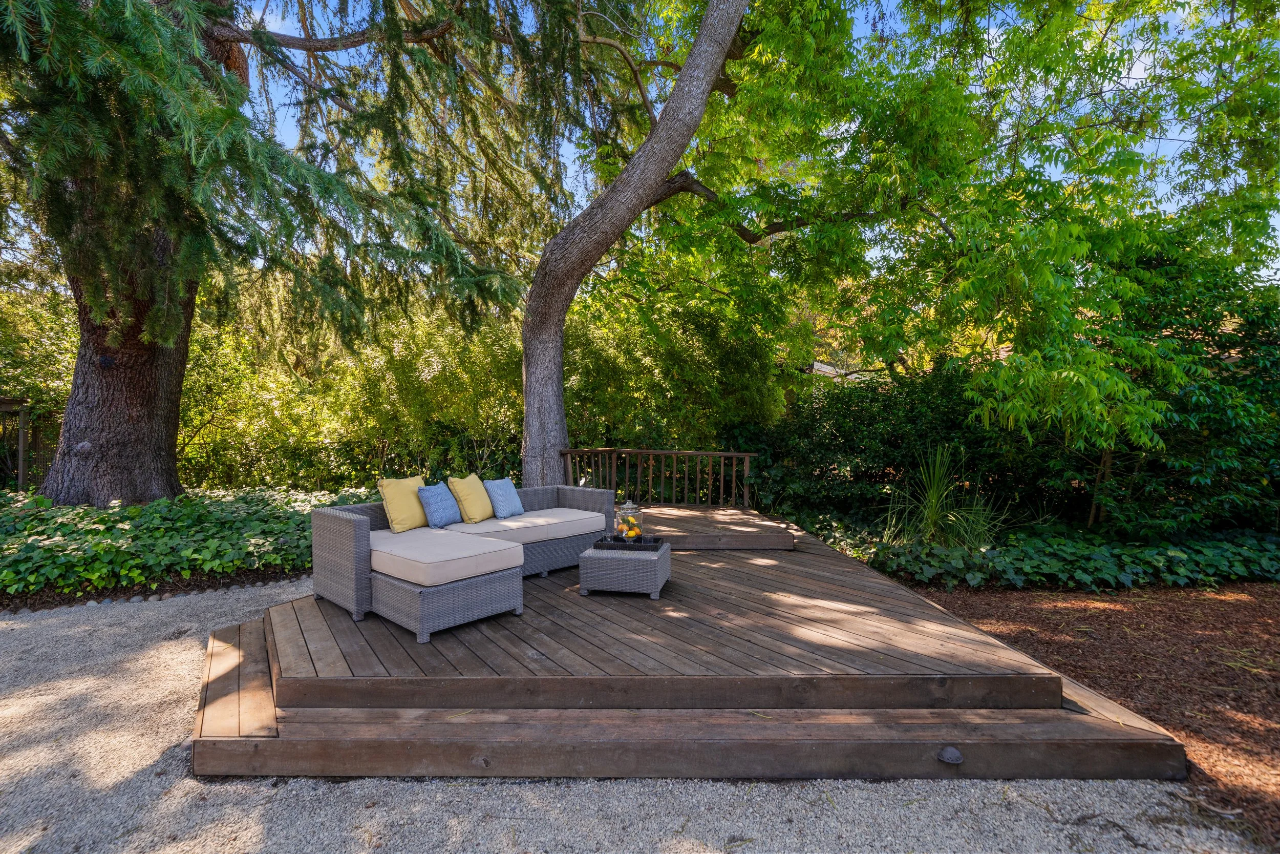2 2 1677 Mariposa_Exterior_Back_2.jpg
