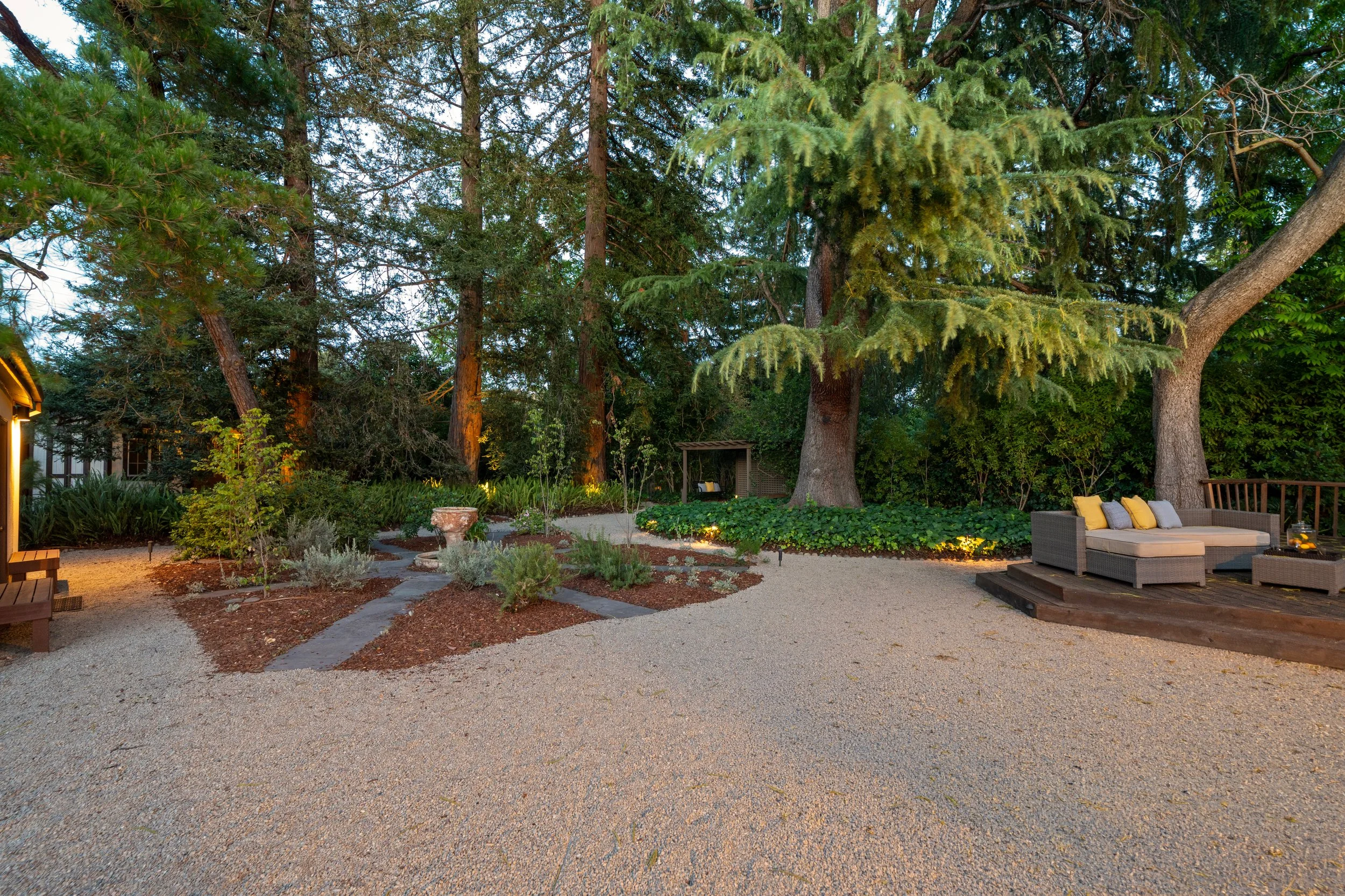 2 3 1677 Mariposa_Exterior_Back_3.jpg