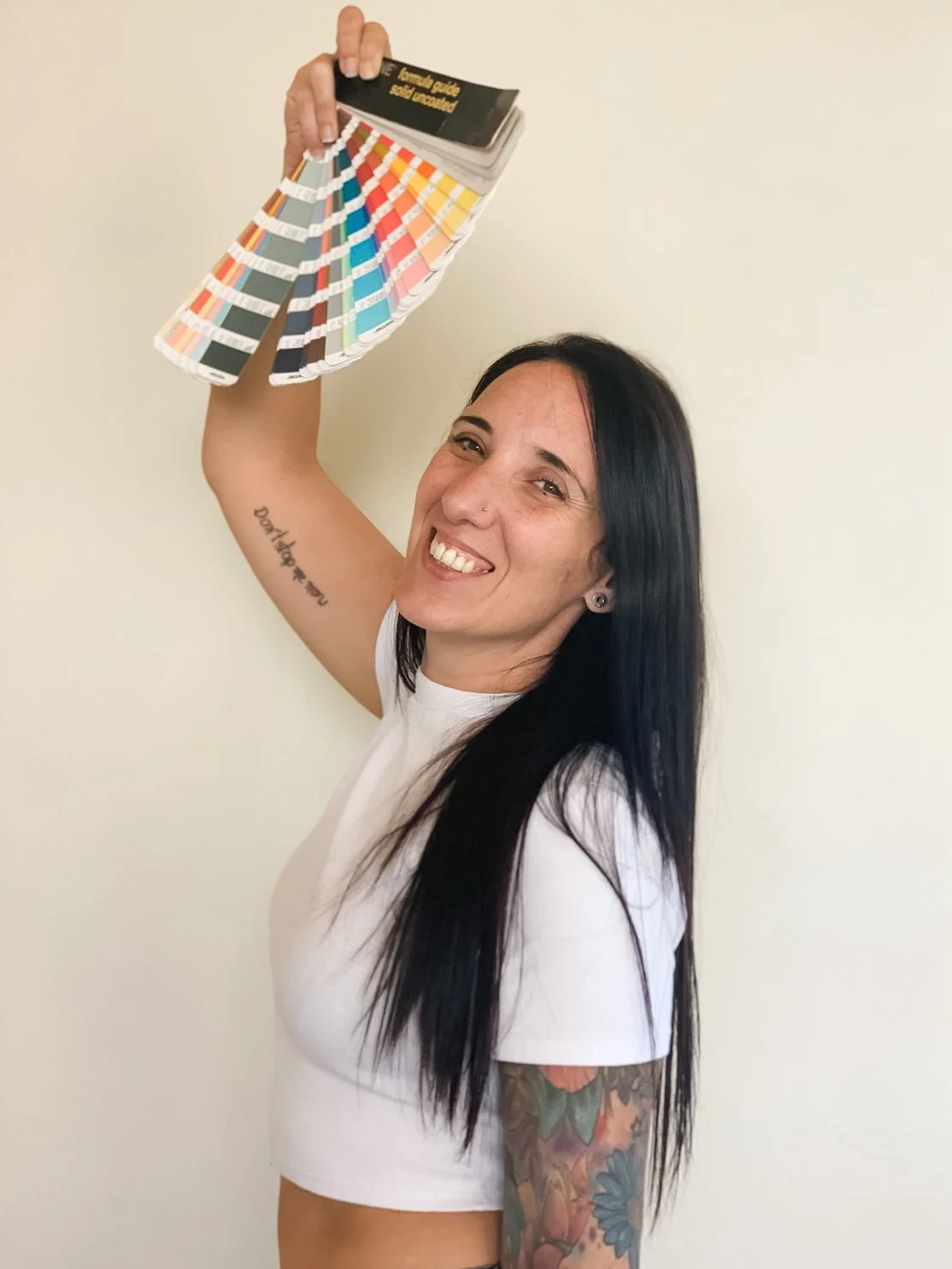 Anna, diseño y preprensa en Shaolguin — estudio de producción creativa Buenos Aires