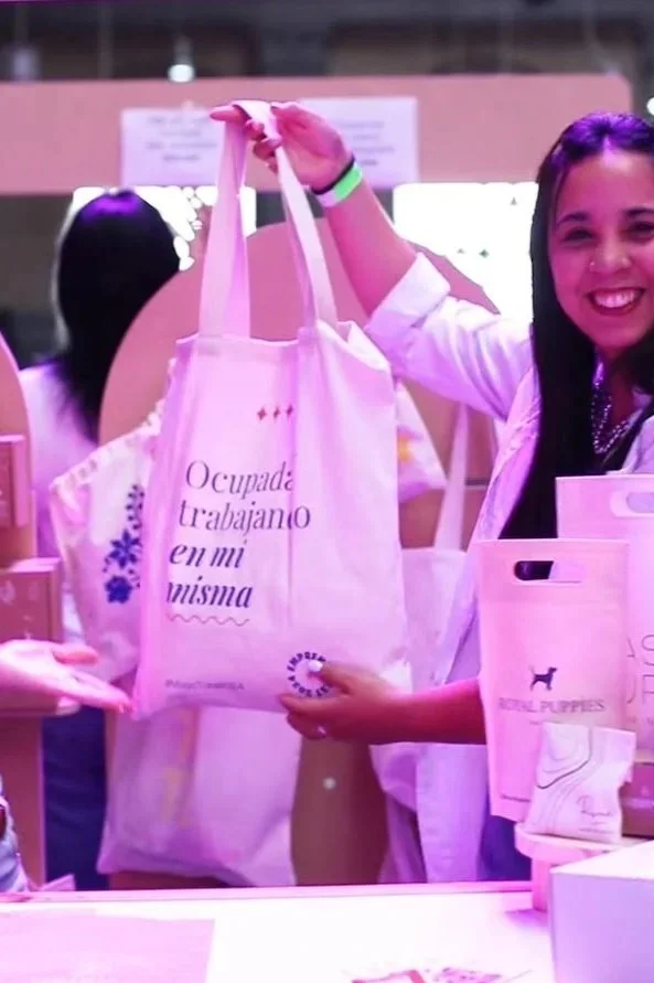 Magic Tote en Emprendefest durante la activación de serigrafía en vivo.