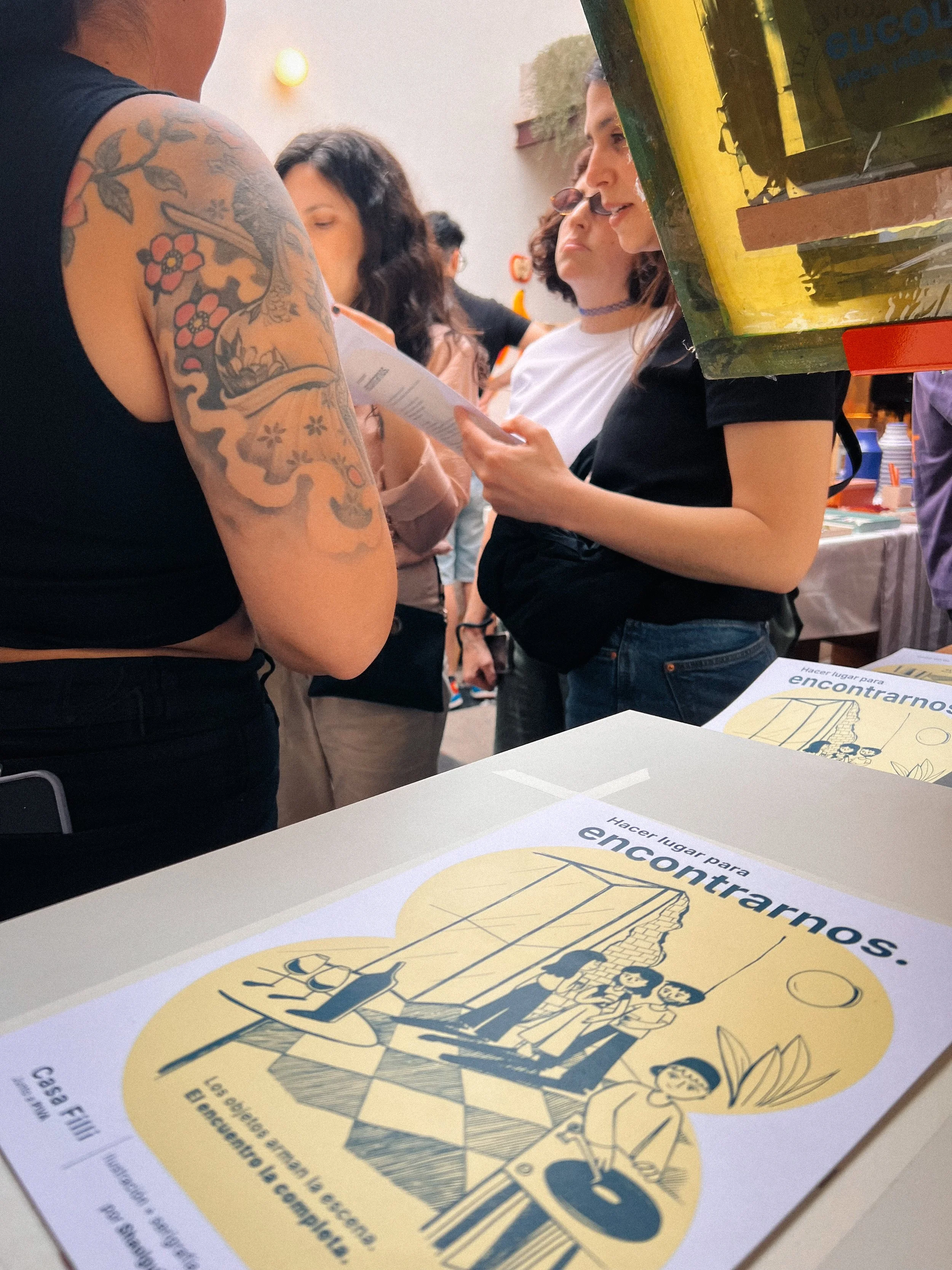 Serigrafía en vivo durante el evento de Casa Filli en Devoto, Buenos Aires.