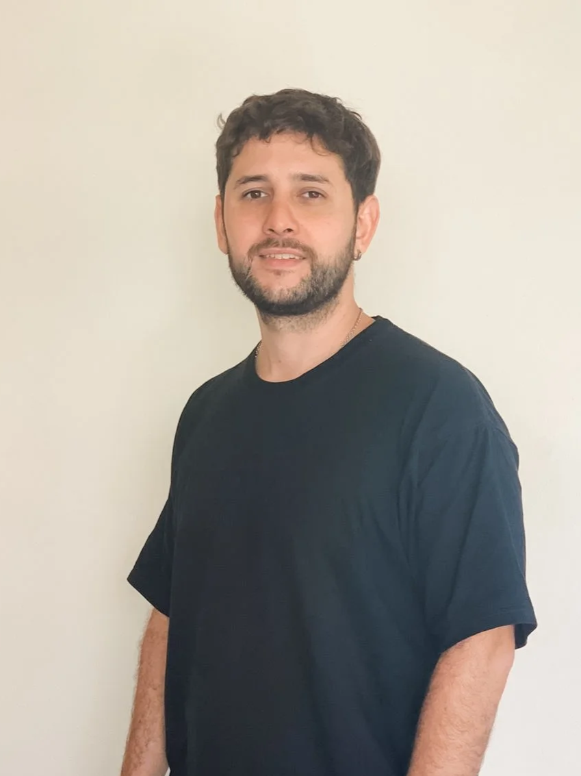 Mauro, cofundador y responsable de producción en Shaolguin — estudio de packaging y producción creativa Buenos Aires