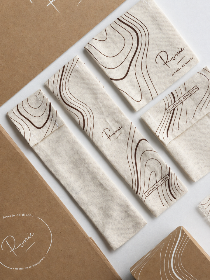 Kit de experiencia personalizado con packaging diseñado y desarrollado a medida — producción creativa Shaolguin Buenos Aires