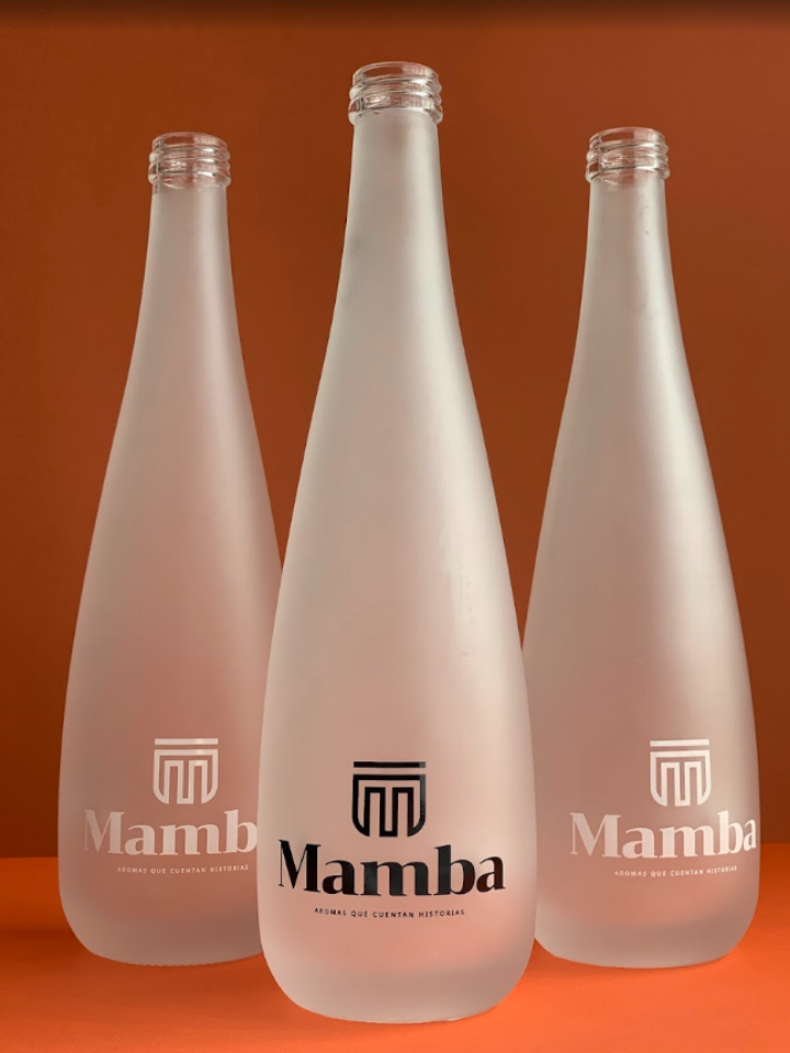 Serigrafía en botellas de vidrio para marca Mamba — producción en envases Shaolguin Buenos Aires