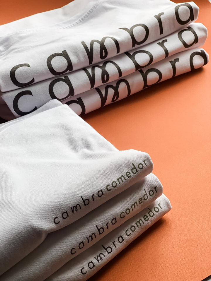 Remeras personalizadas para cliente Cambra Comedor — remeras con serigrafía producidas por Shaolguin Buenos Aires