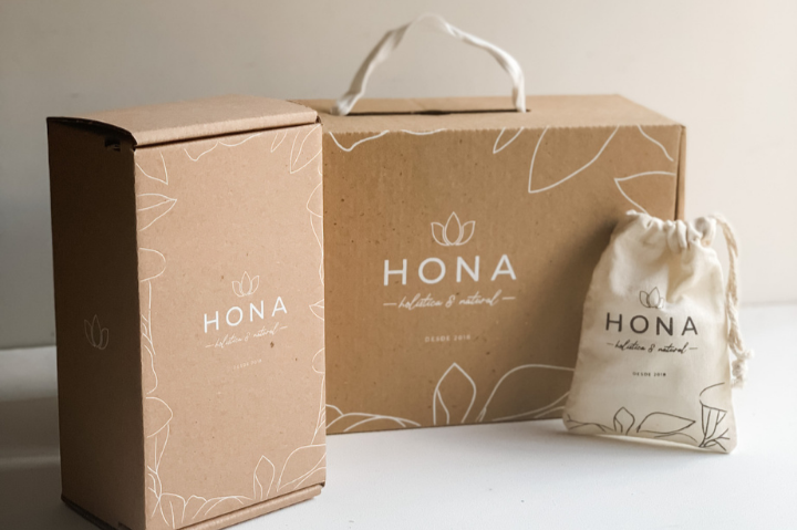 Kit de packaging con caja y bolsa de tela en tonos naturales — producción Shaolguin Buenos Aires