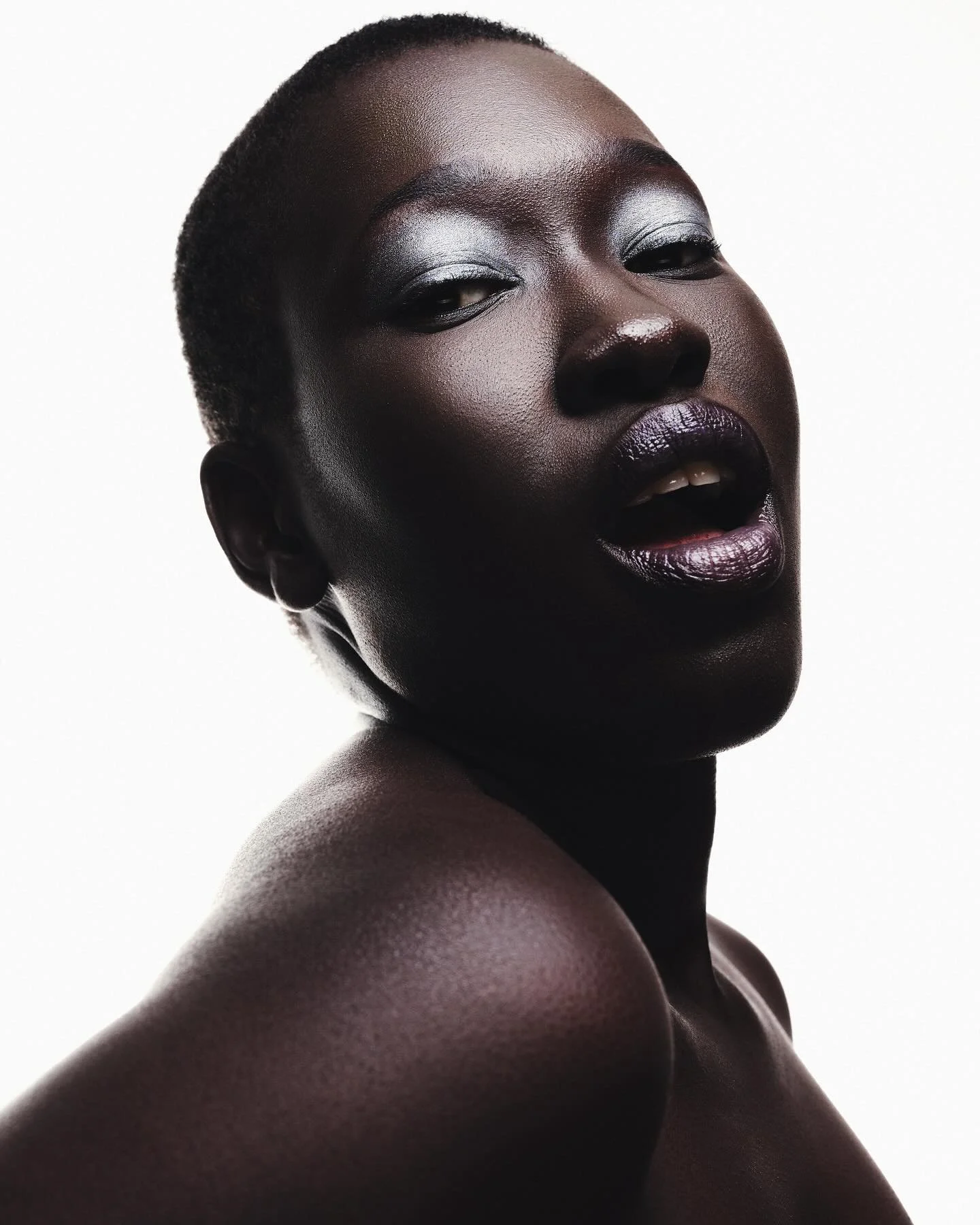 Photography by @chrisekeigwe 
Model @cchangich