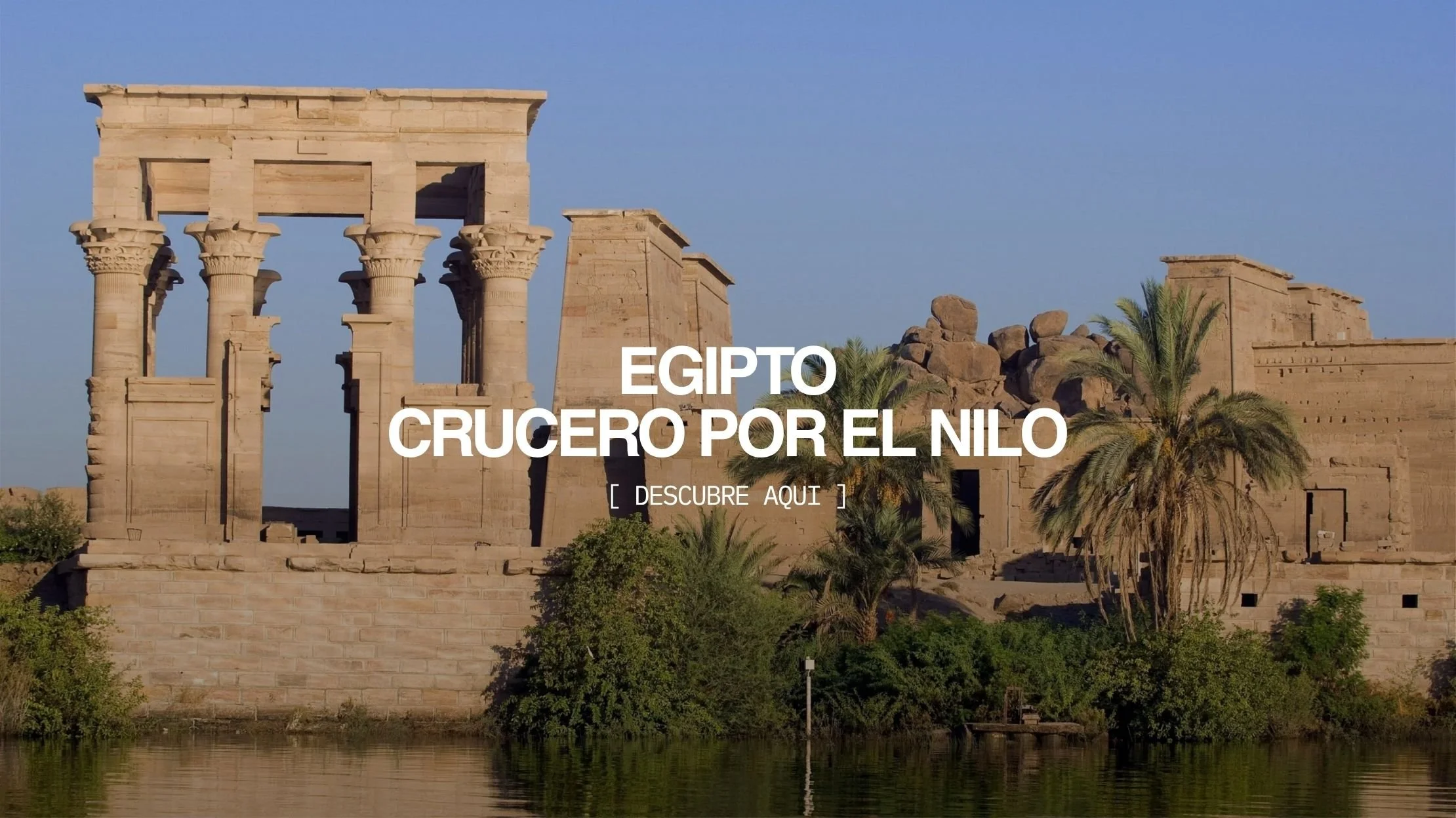 Ruinas del Templo de Karnak en Luxor, Egipto, junto al río Nilo con palmeras en primer plano y texto que dice 'Egipto Crucero por el Nilo - Descubre aquí'.