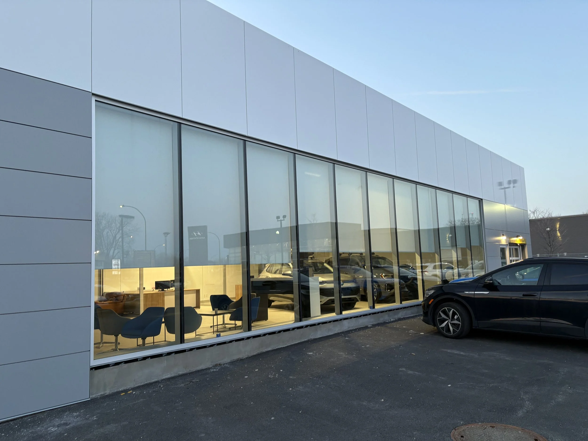 NETTOYAGE HAUT DE GAMME DE VITRINES ET COMMERCES