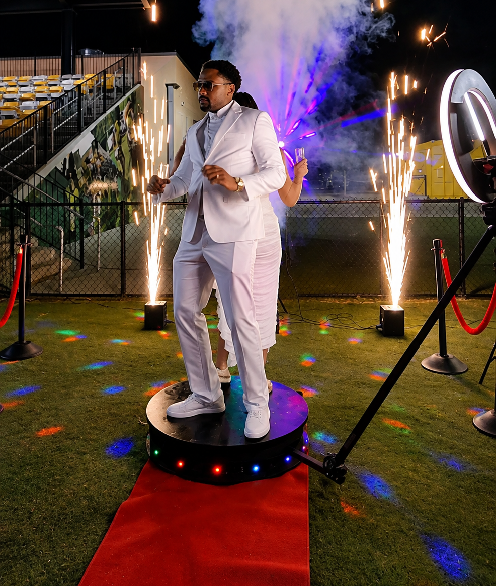Cold sparkler effect during a 360 photo booth video