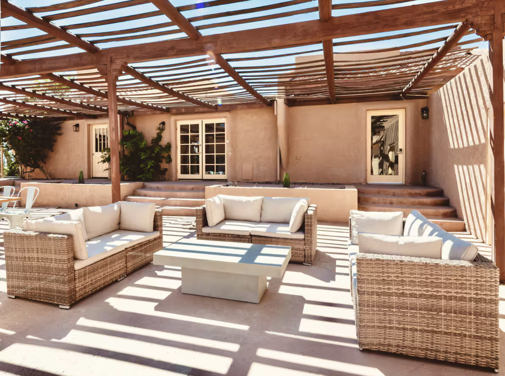 outdoor lounge.png