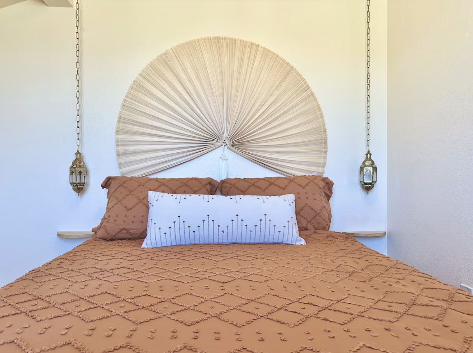 bedroom 6 bed .png